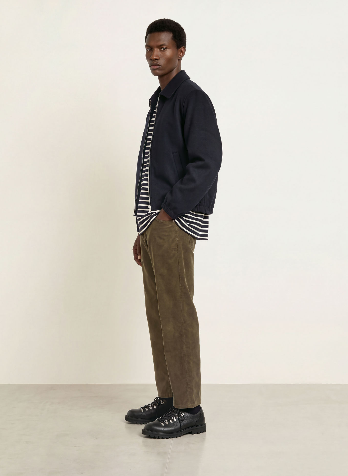 ARKET Cordbroek OCEAN Loose Fit: BRUIN