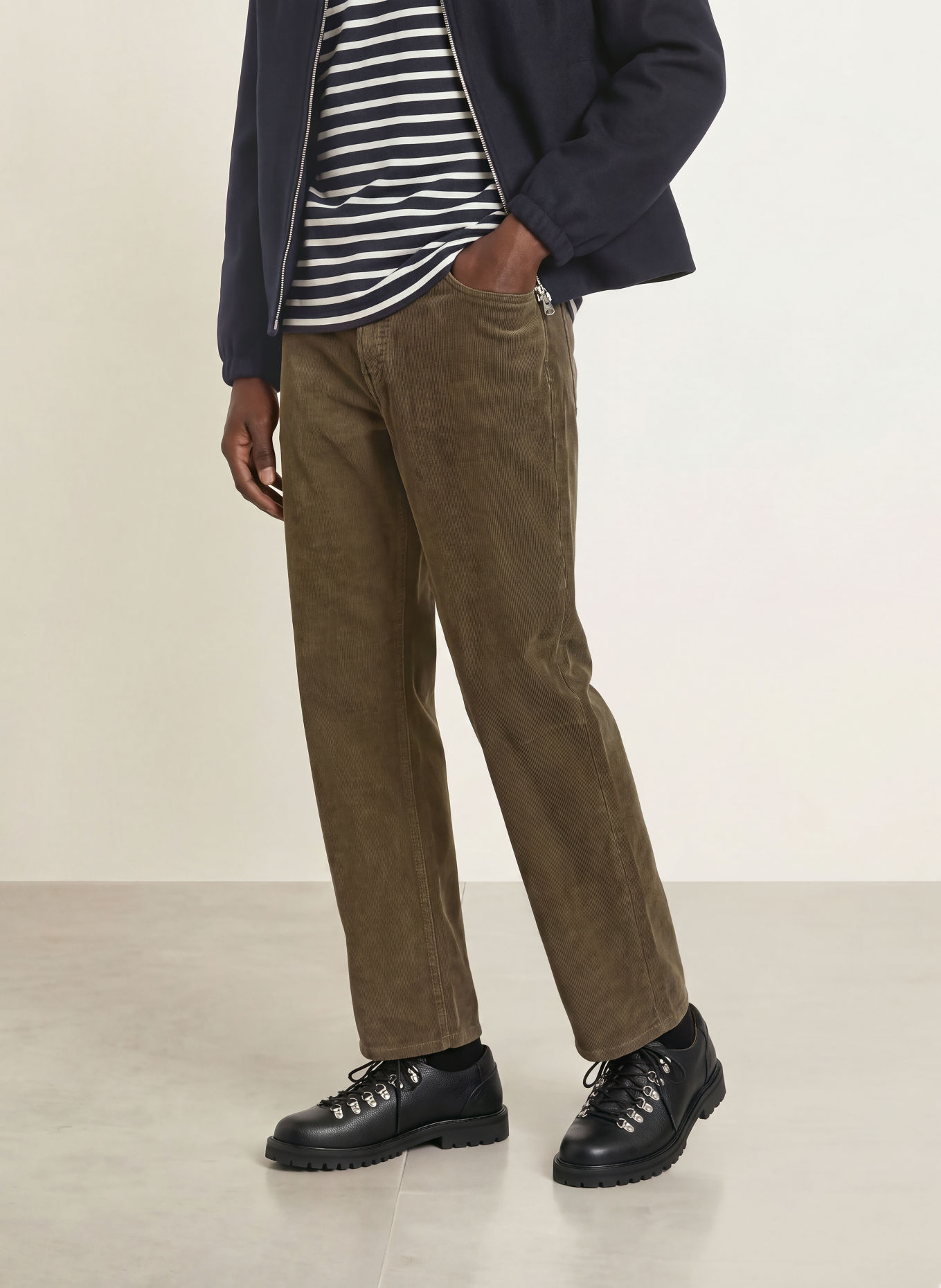 ARKET Cordbroek OCEAN Loose Fit: BRUIN