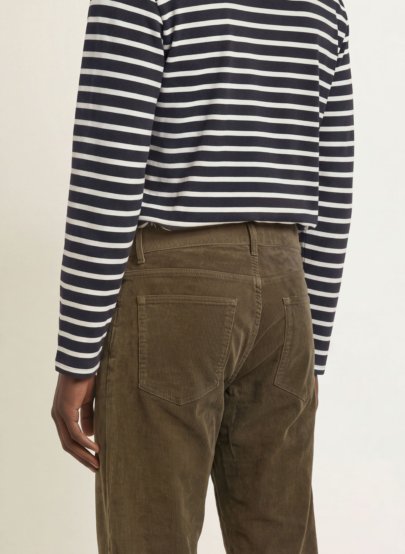 ARKET Cordbroek OCEAN Loose Fit: BRUIN