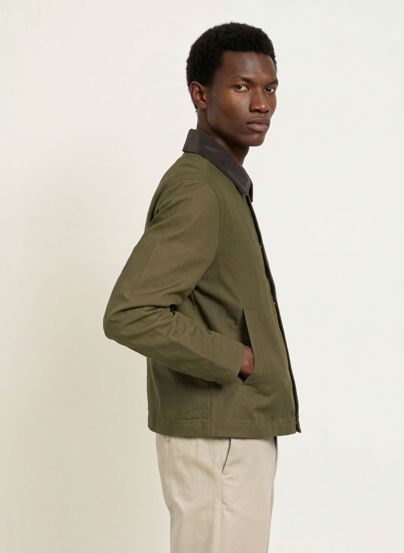 ARKET Jacke im Materialmix: OLIV / DUNKELBRAUN