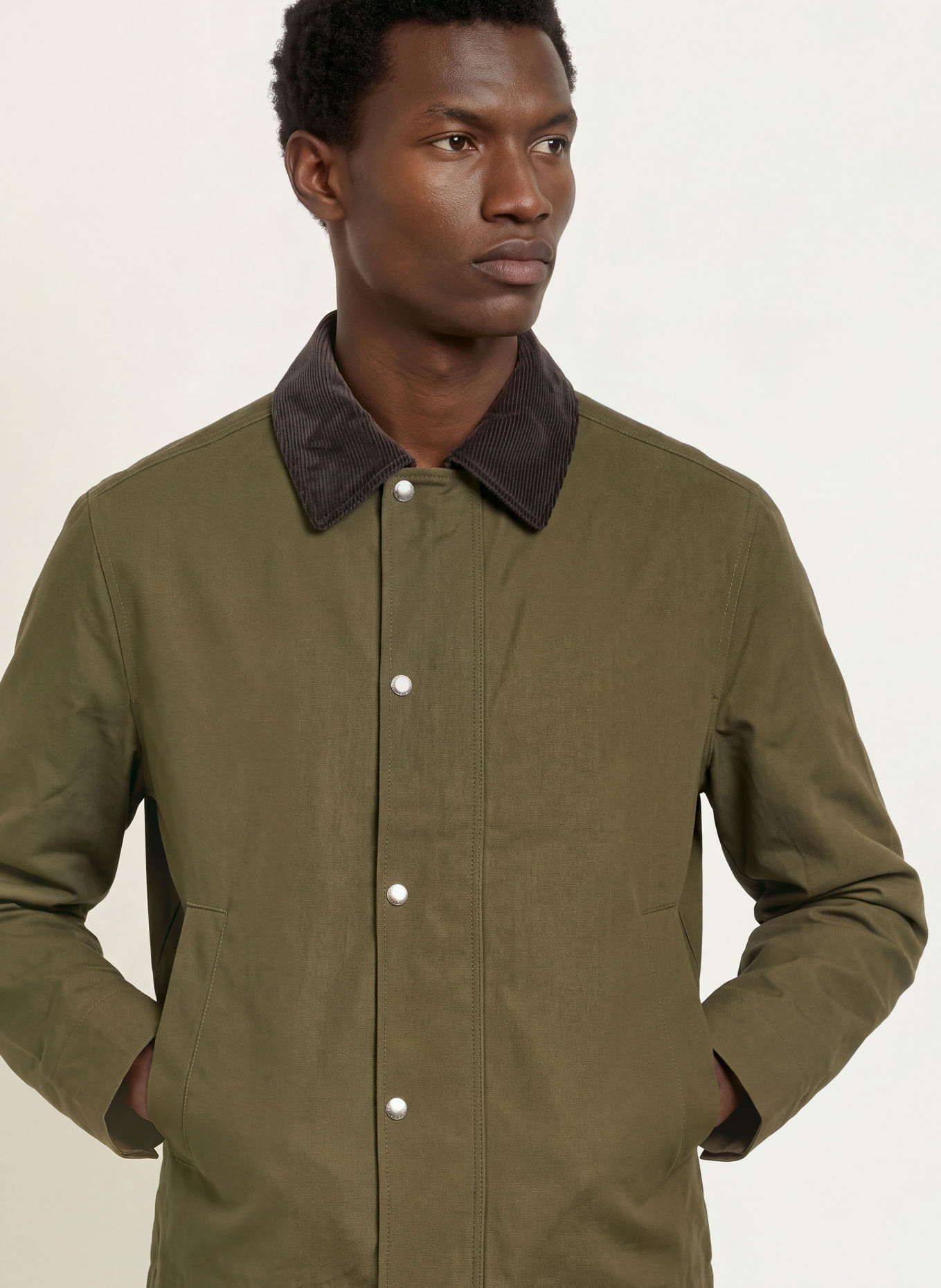 ARKET Jacke im Materialmix: OLIV / DUNKELBRAUN
