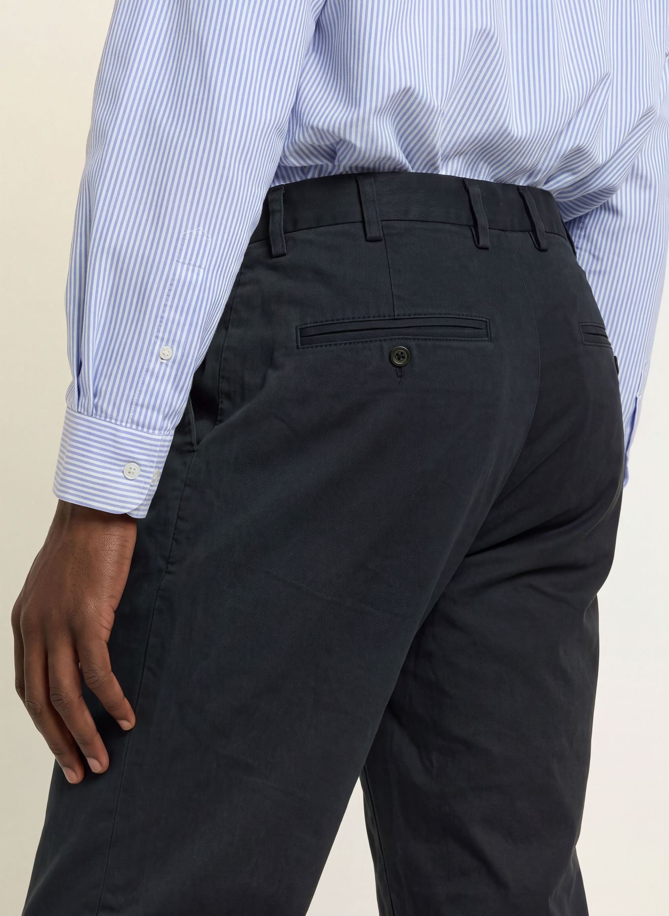 ARKET Chinos EMORY Regular Fit: MØRKEBLÅ