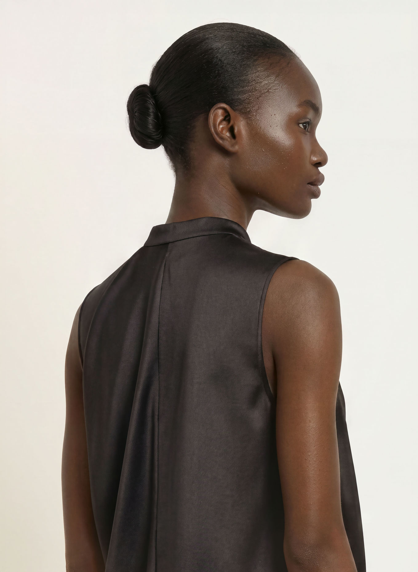REISS Blusentop GIA aus Seide: DUNKELGRAU