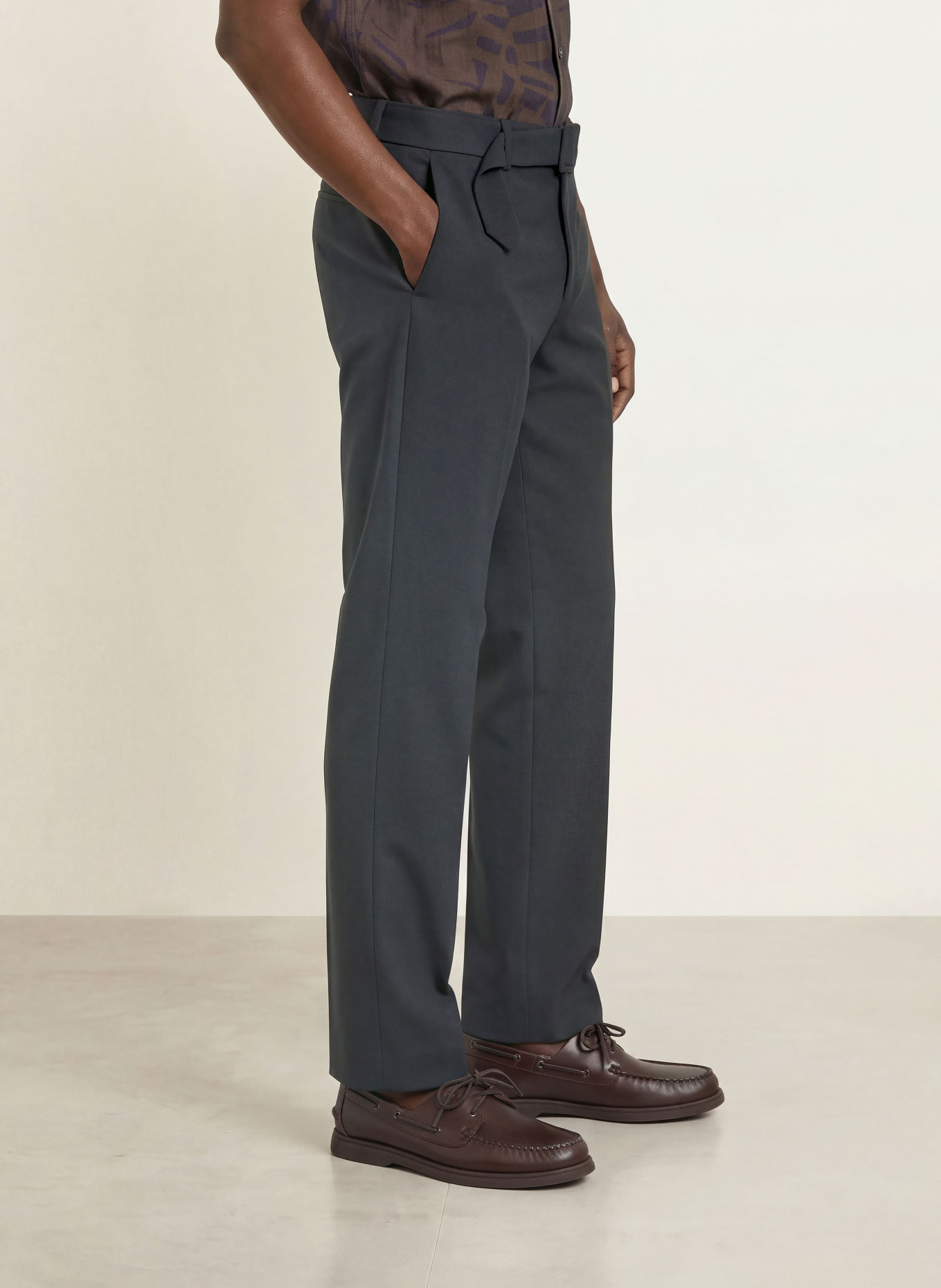 REISS Chino kalhoty PESHI Relaxed Fit: TMAVĚ MODRÁ