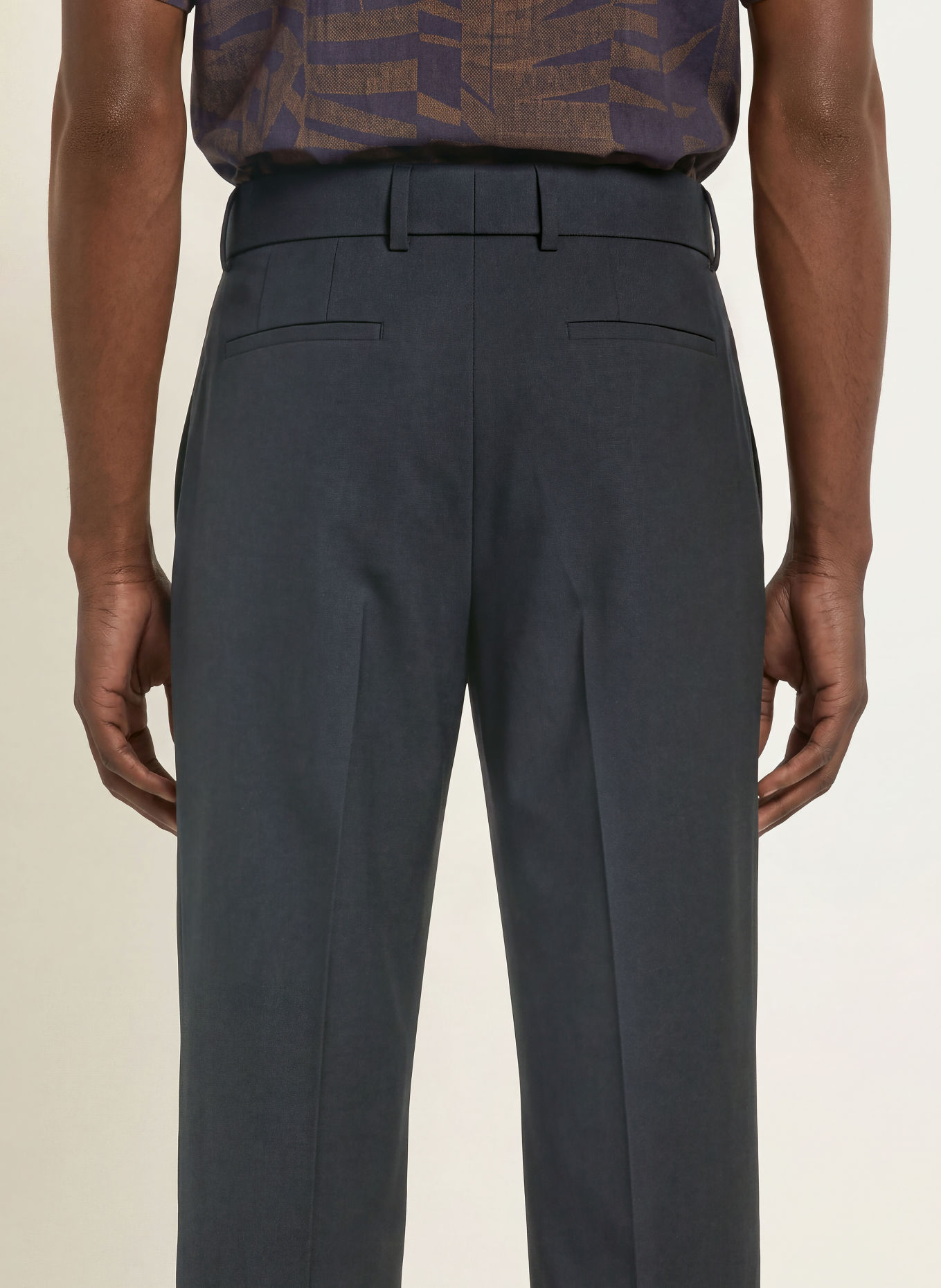REISS Chino kalhoty PESHI Relaxed Fit: TMAVĚ MODRÁ