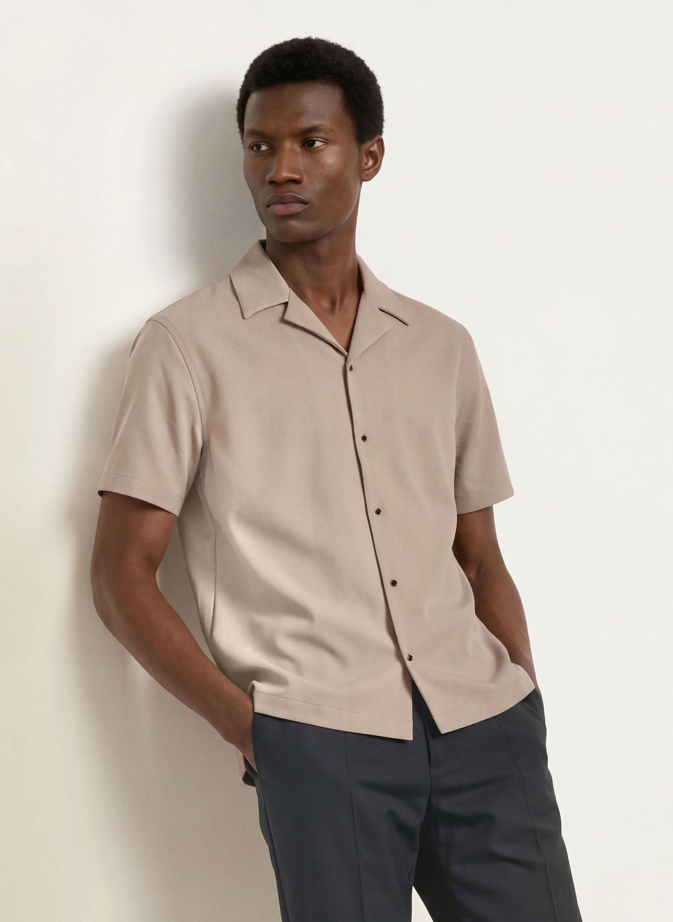 REISS Letní košile RIVER Comfort Fit z džerseje: BÉŽOVÁ
