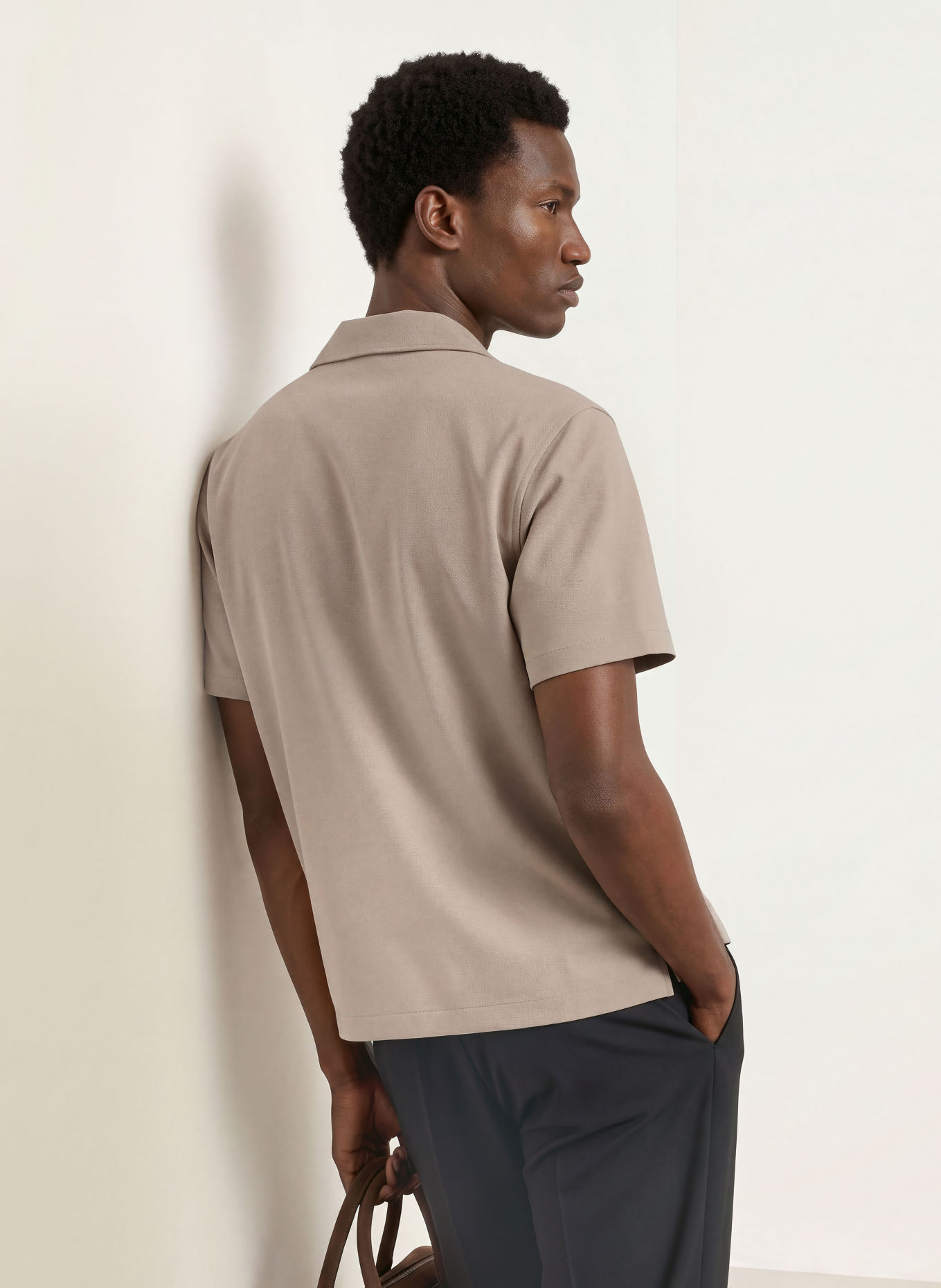 REISS Letní košile RIVER Comfort Fit z džerseje: BÉŽOVÁ
