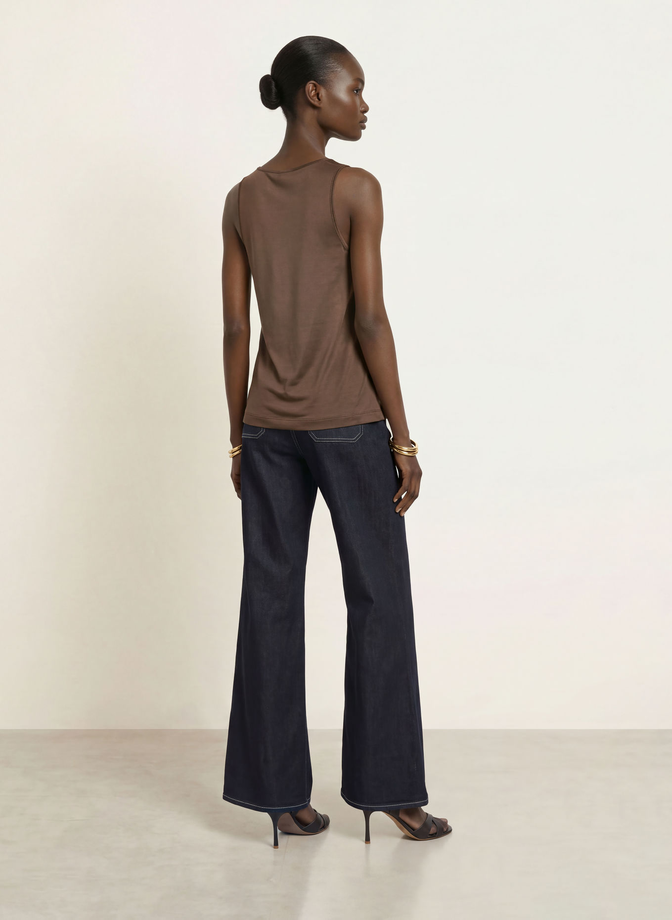 REISS Top RUBY met zijde in een materiaalmix: BRUIN