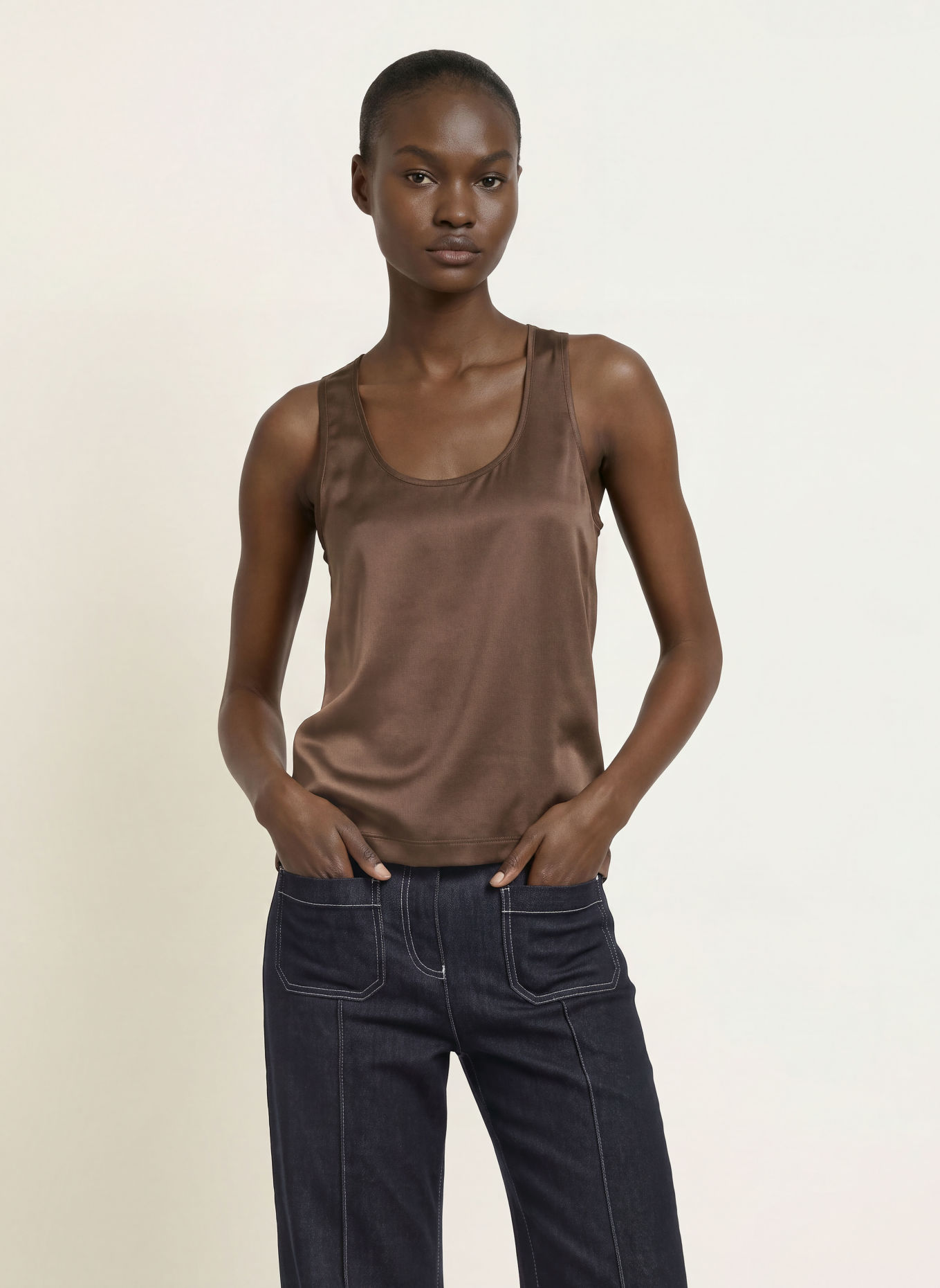 REISS Top RUBY met zijde in een materiaalmix: BRUIN