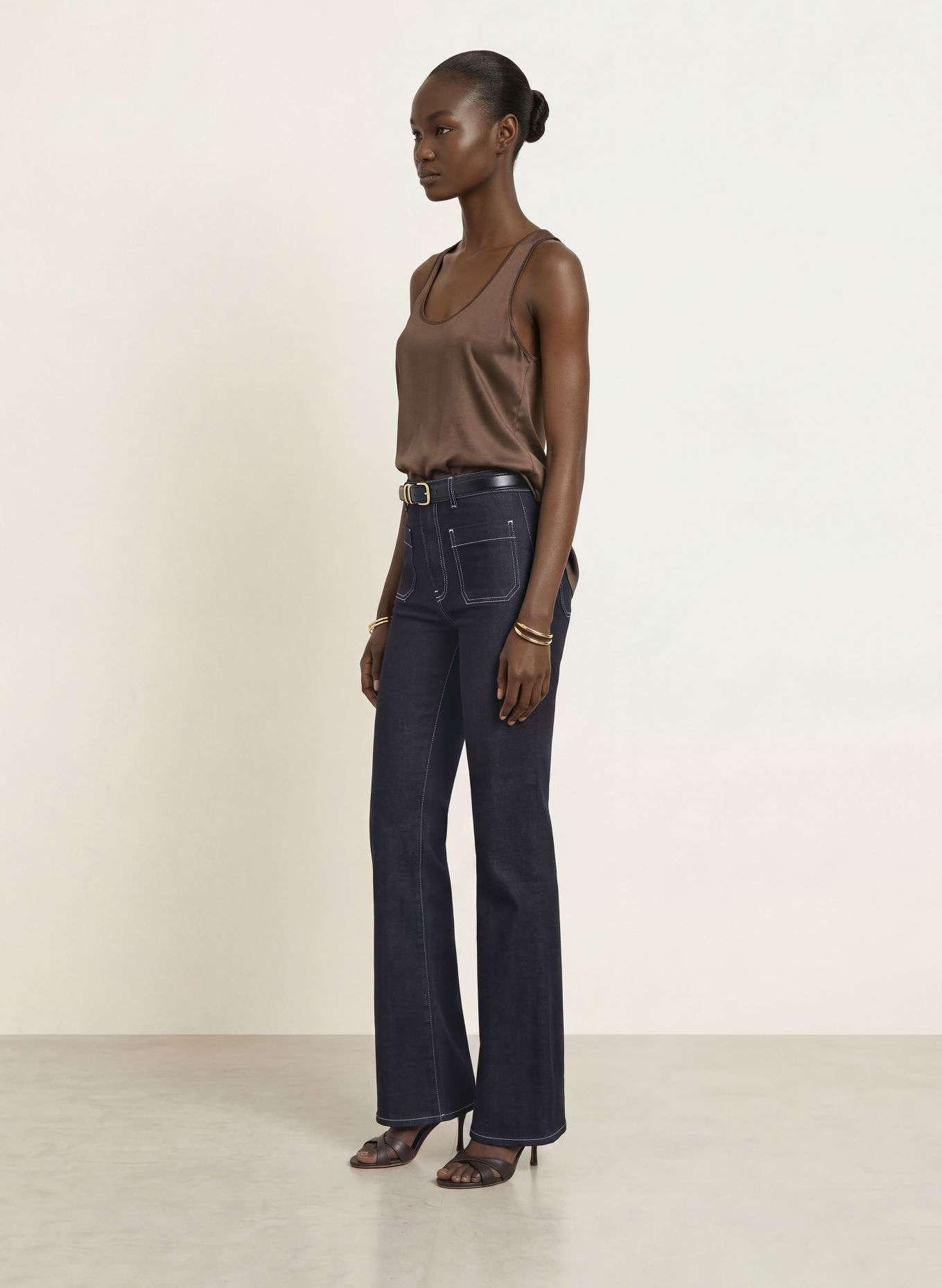 REISS Top RUBY met zijde in een materiaalmix: BRUIN