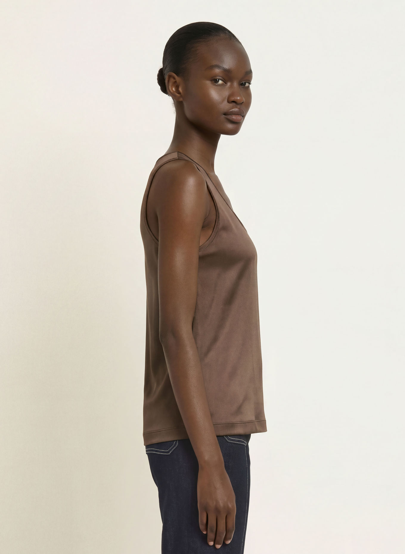 REISS Top RUBY met zijde in een materiaalmix: BRUIN
