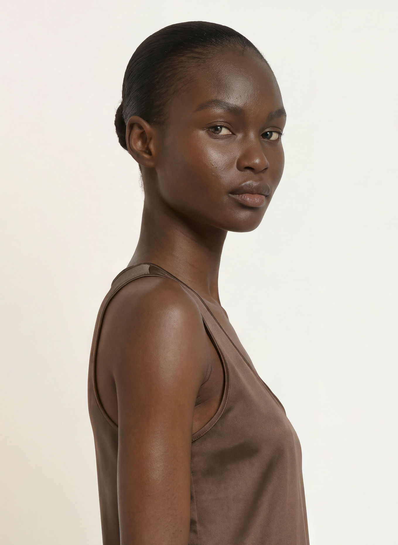 REISS Top RUBY met zijde in een materiaalmix: BRUIN