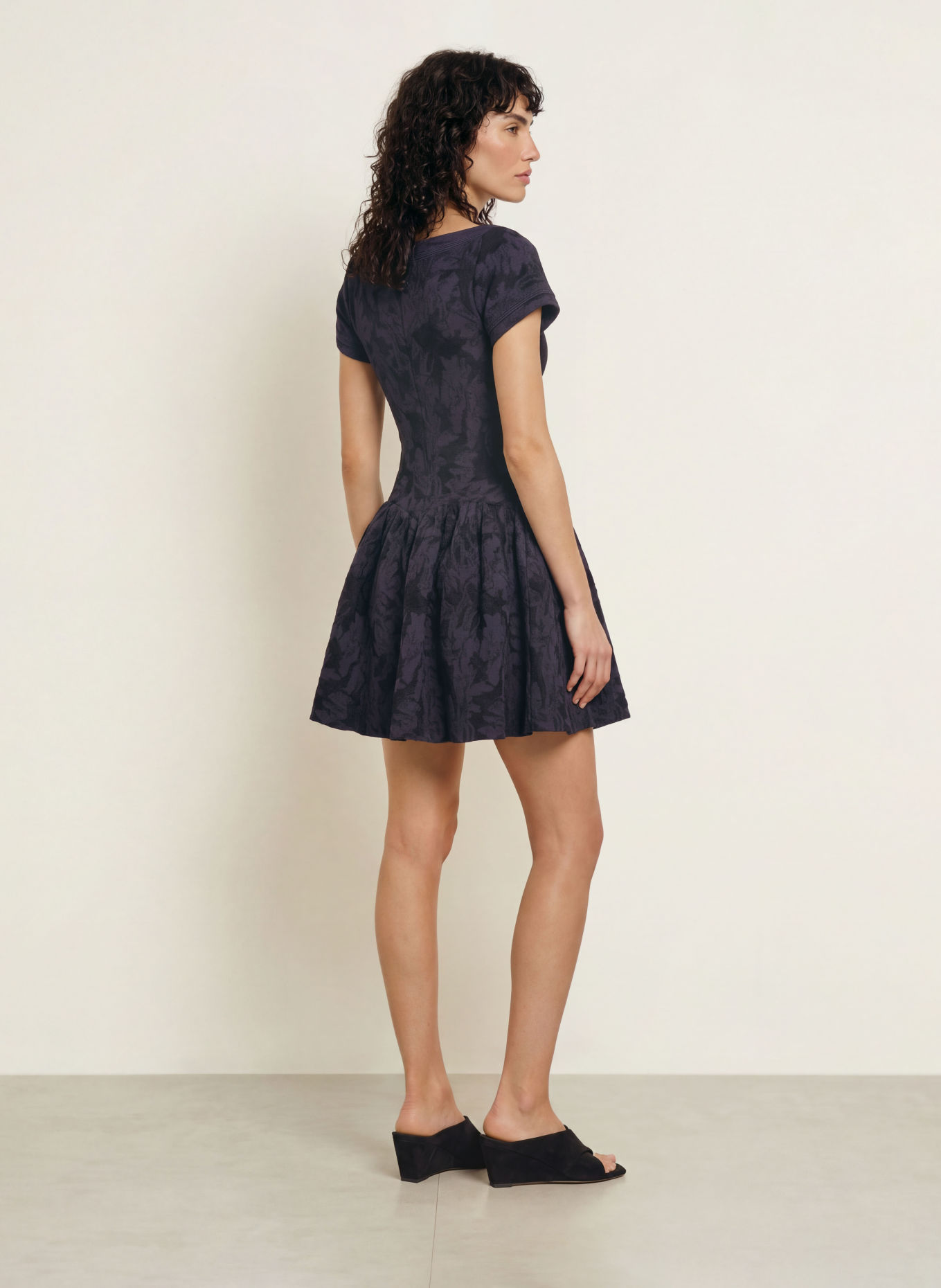 SANDRO Strickkleid: DUNKELBLAU / SCHWARZ