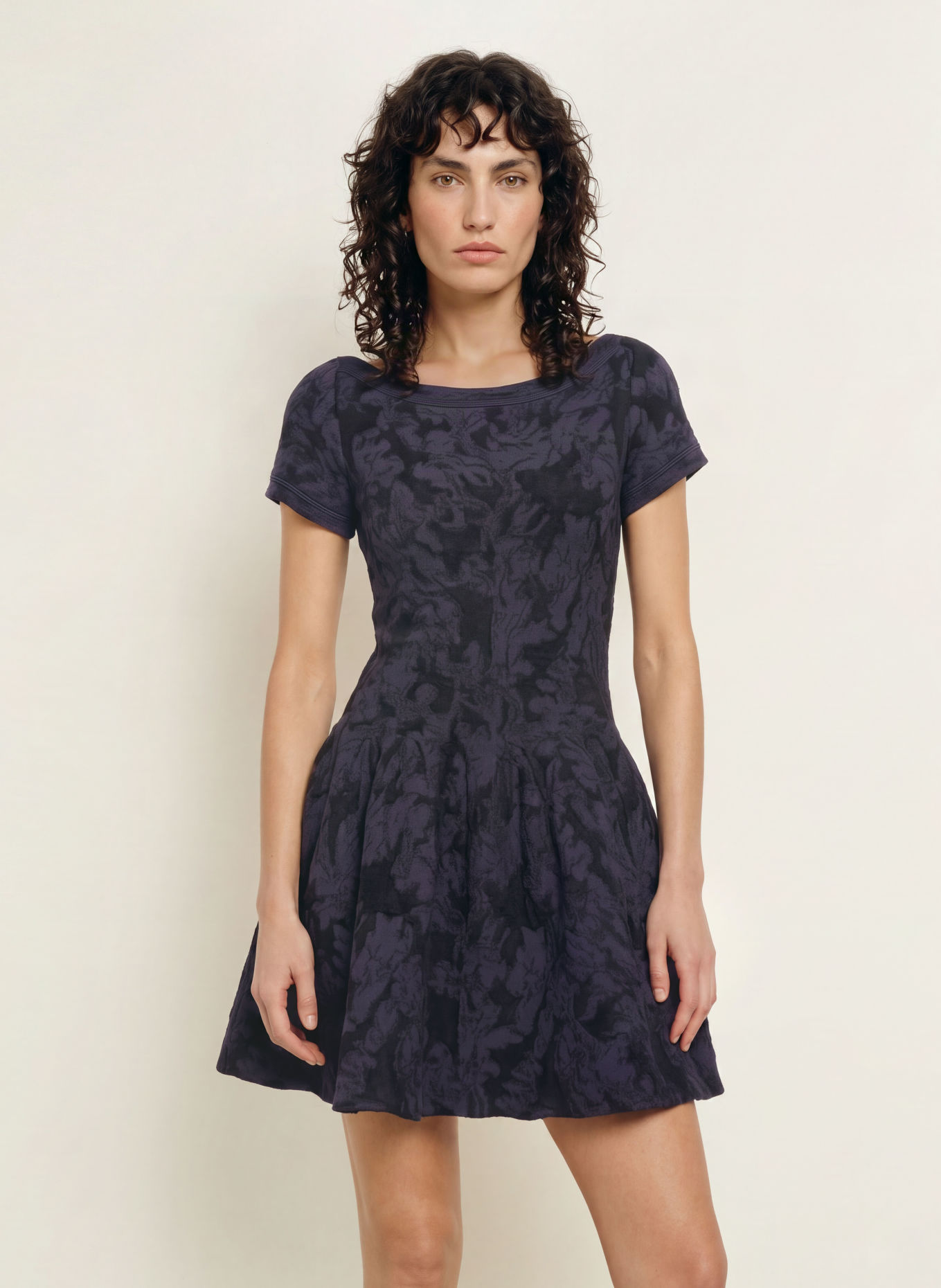 SANDRO Strickkleid: DUNKELBLAU / SCHWARZ