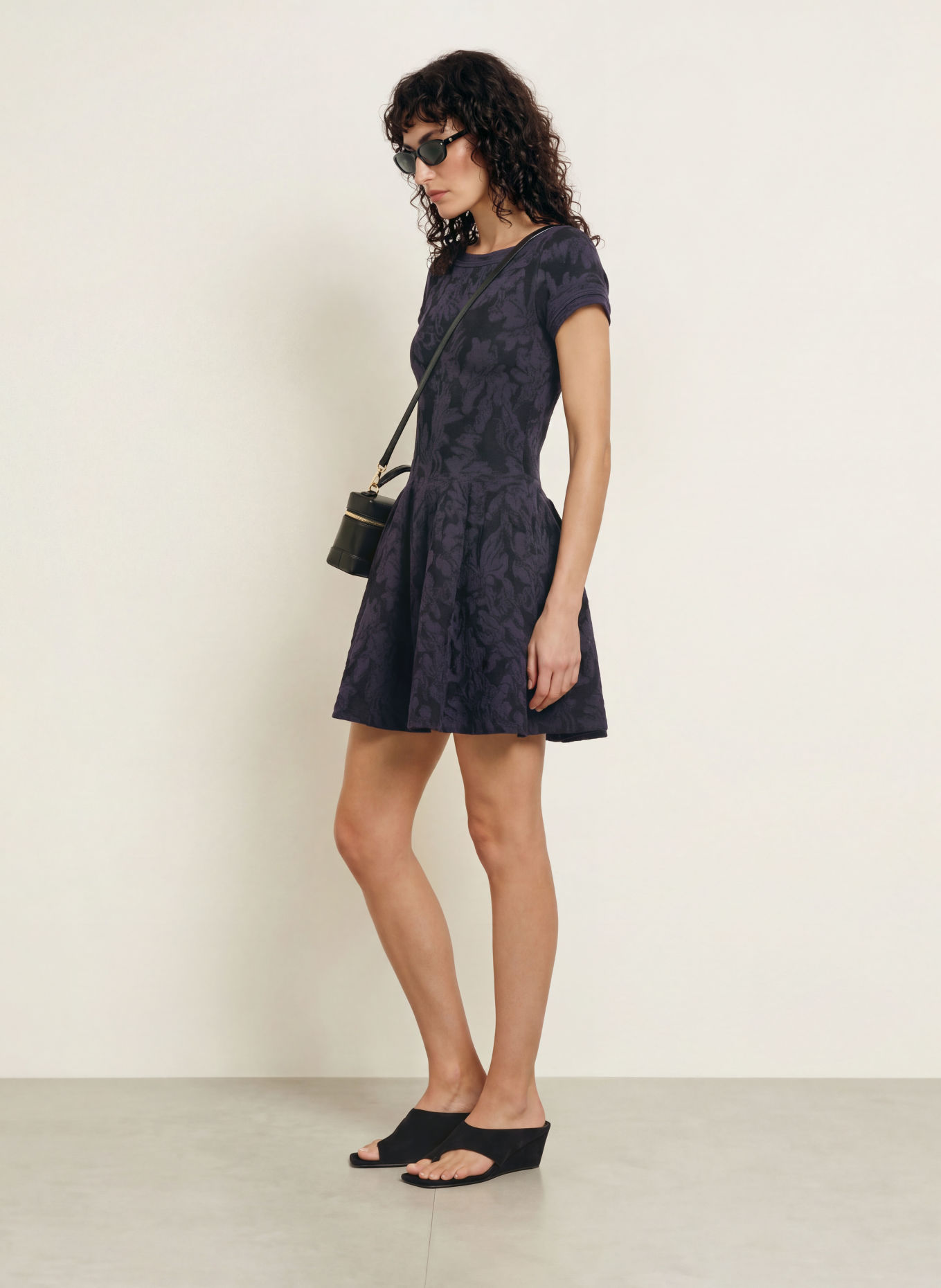 SANDRO Strickkleid: DUNKELBLAU / SCHWARZ
