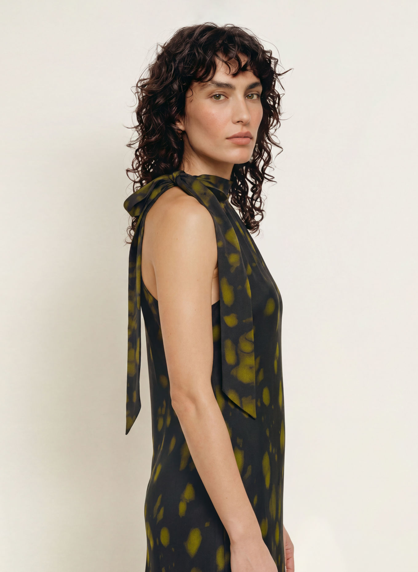 ALLSAINTS Satinkleid BERIL mit Schluppe und Seide: SCHWARZ / OLIV