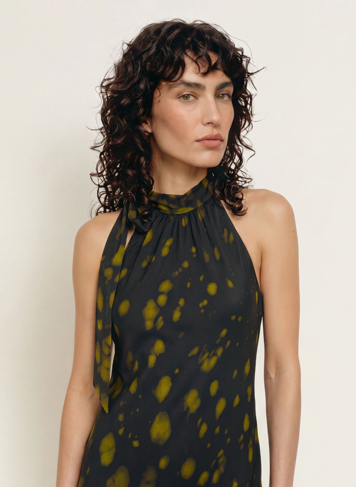 ALLSAINTS Satinkleid BERIL mit Schluppe und Seide: SCHWARZ / OLIV