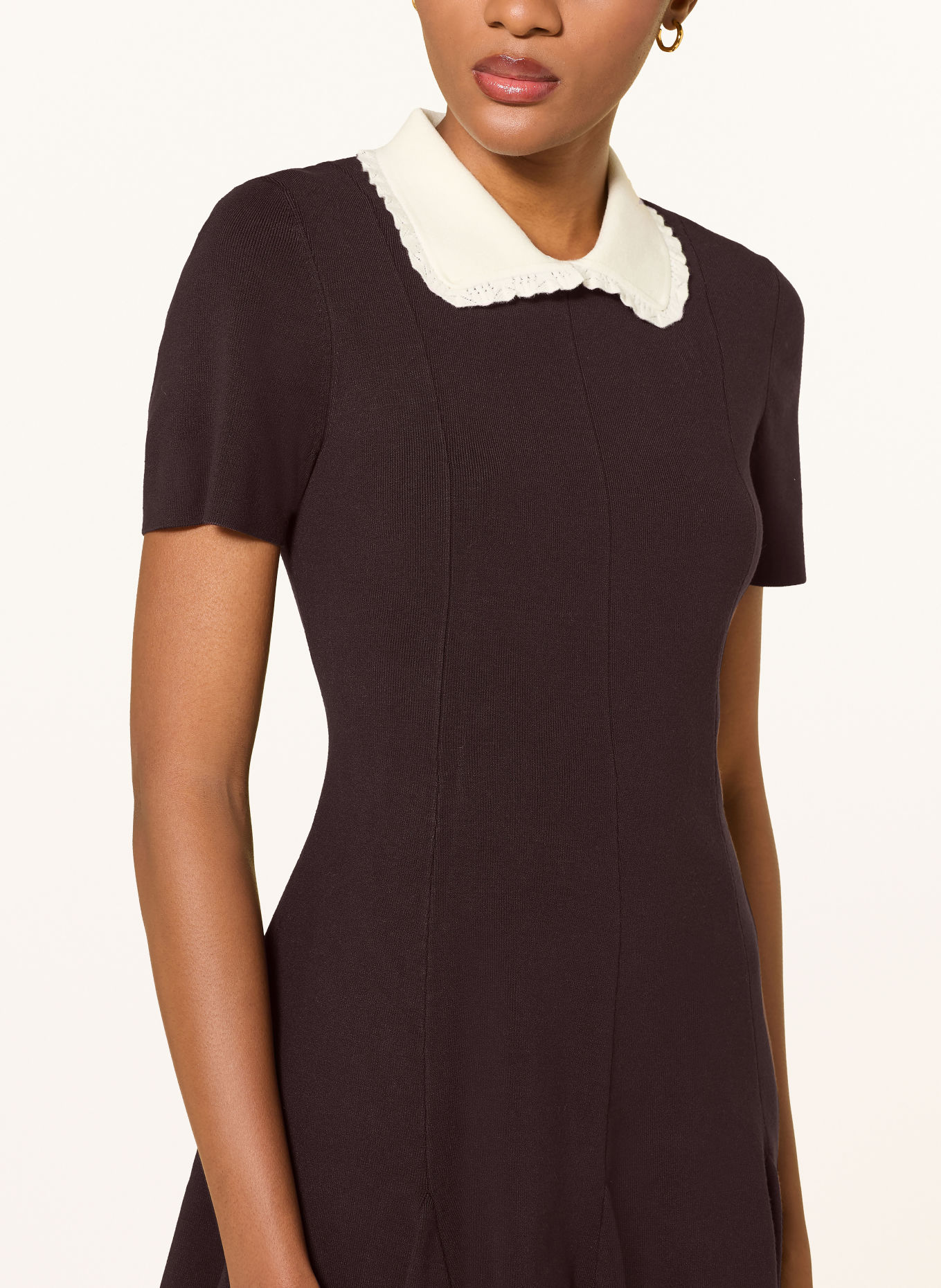 CLAUDIE PIERLOT Strickkleid mit abnehmbarem Kragen: DUNKELROT / ECRU