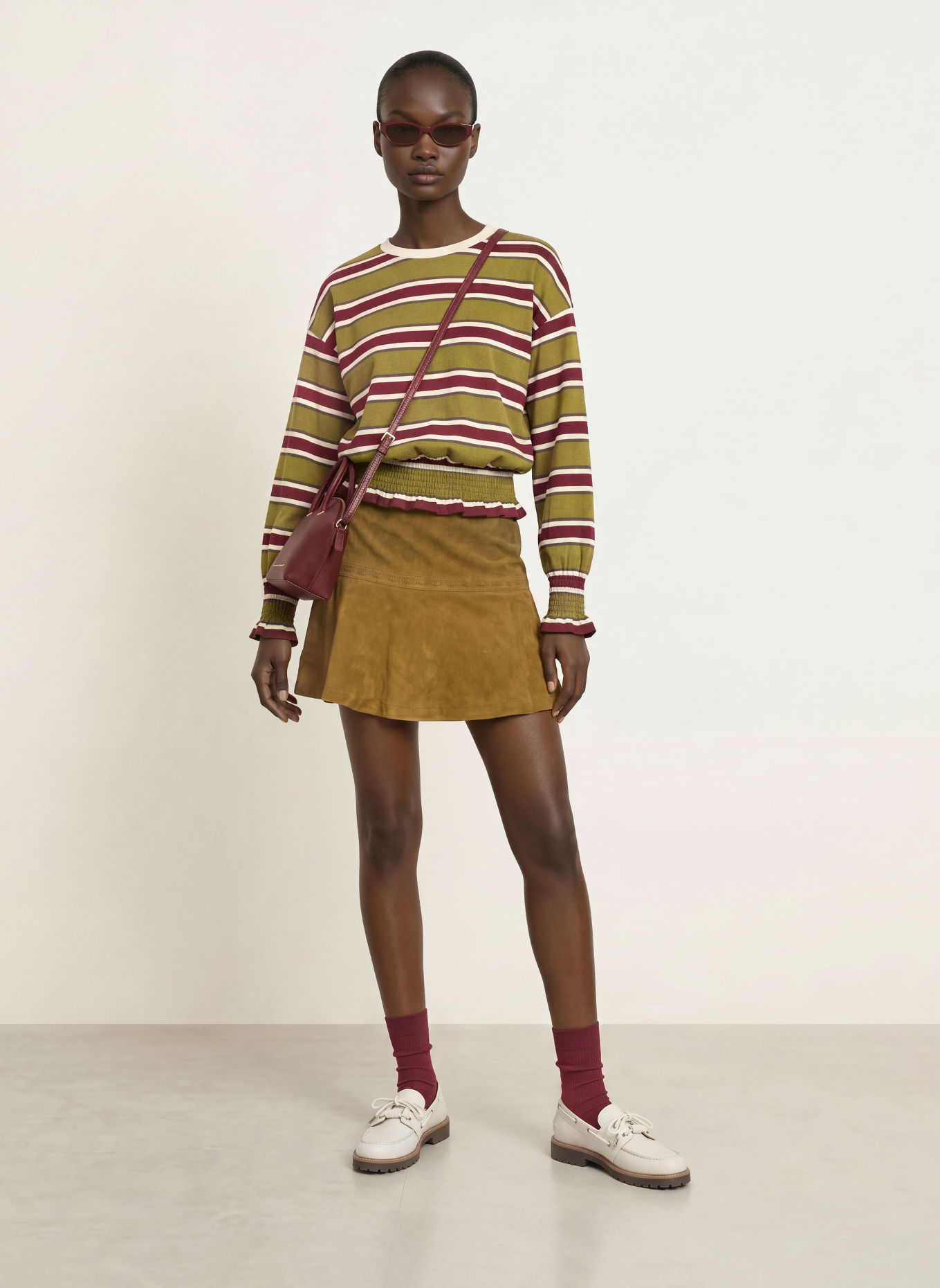 CLAUDIE PIERLOT Longsleeve mit Rüschen: OLIV / DUNKELROT / WEISS