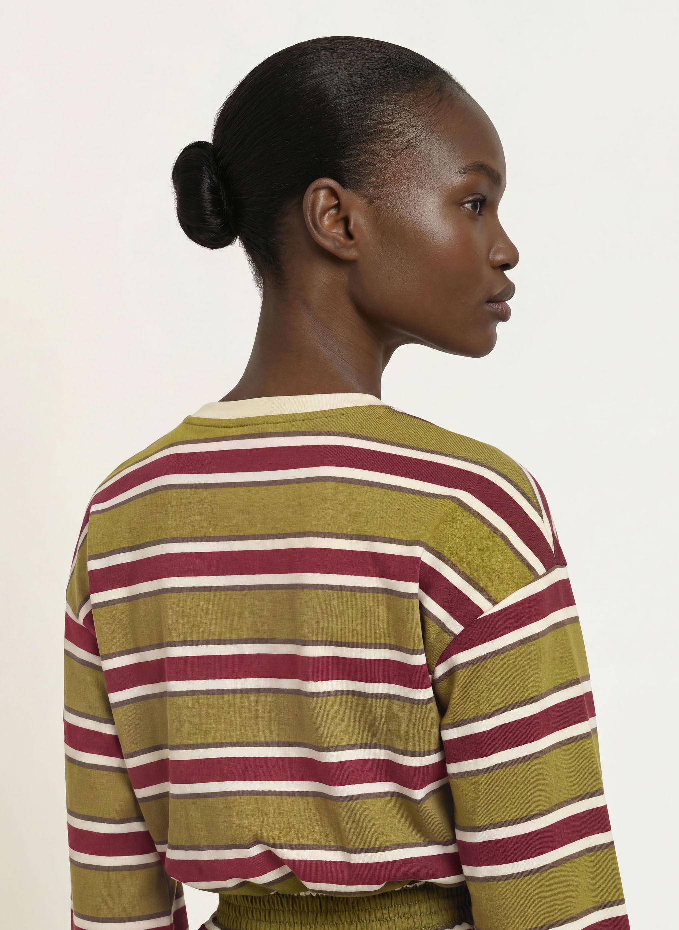 CLAUDIE PIERLOT Longsleeve mit Rüschen: OLIV / DUNKELROT / WEISS