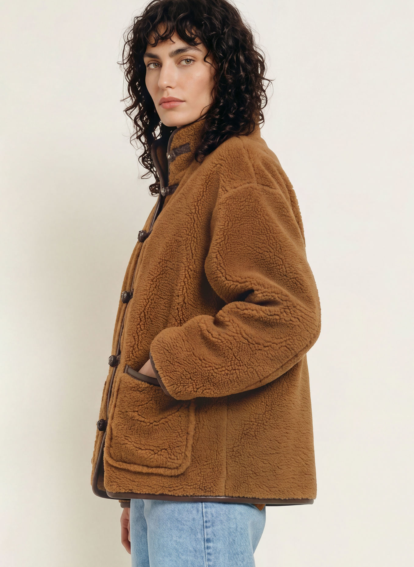 SANDRO Teddyfell-Jacke: BRAUN / DUNKELBRAUN