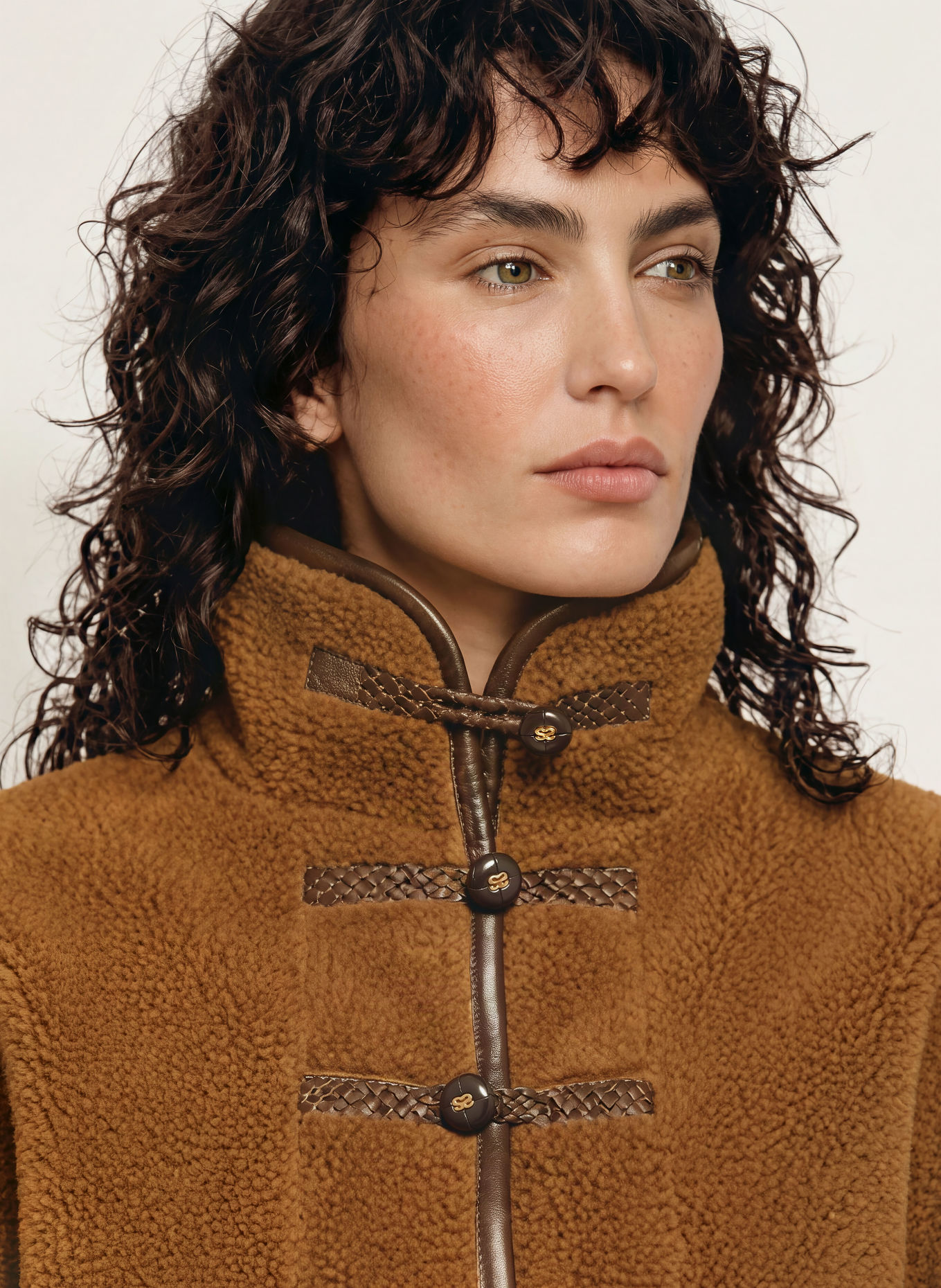 SANDRO Teddyfell-Jacke: BRAUN / DUNKELBRAUN