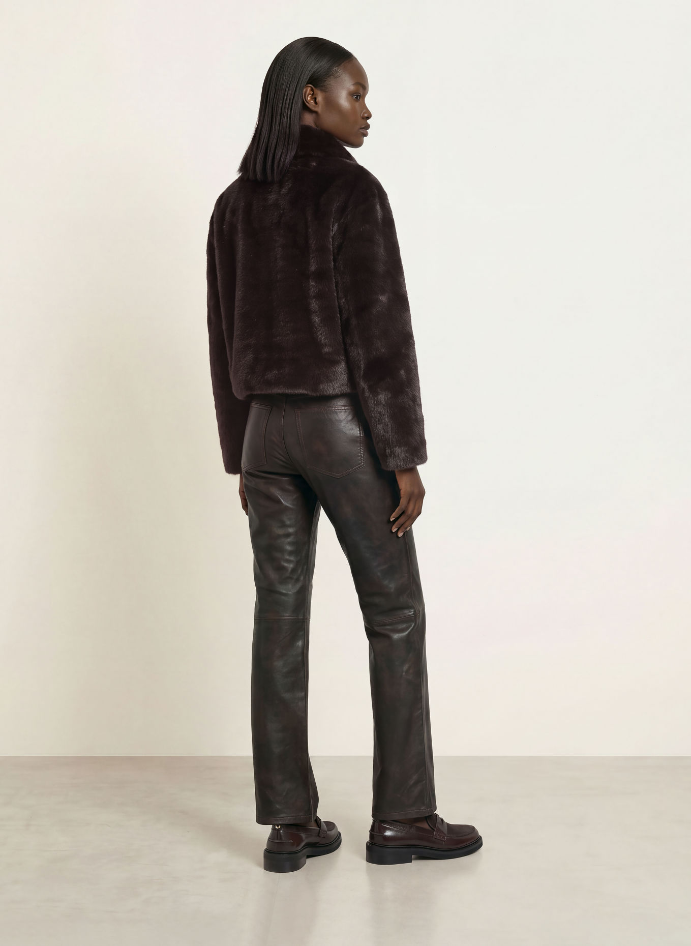 maje Kunstfell-Jacke mit Schmucksteinen: DUNKELBRAUN