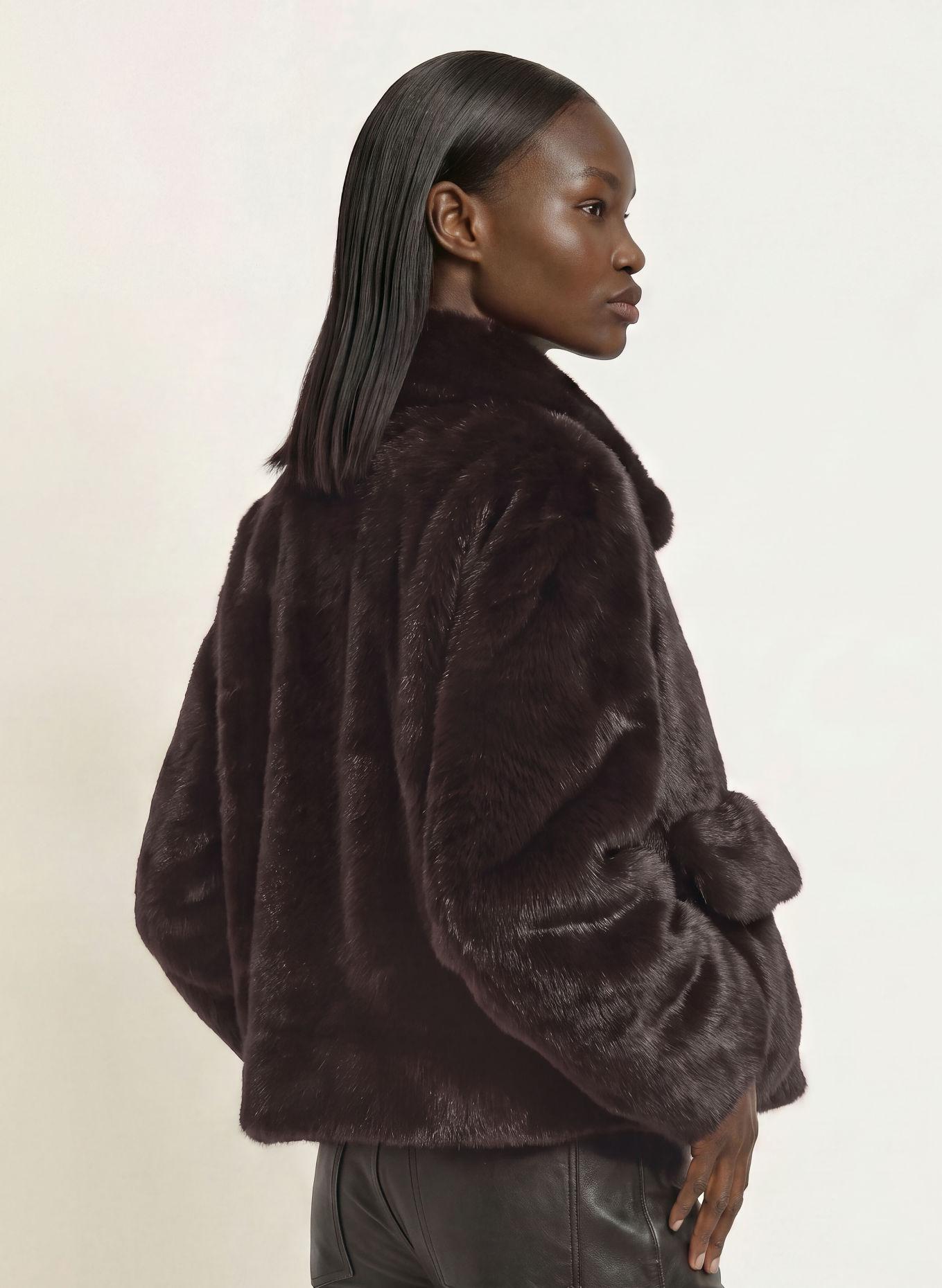 maje Kunstfell-Jacke mit Schmucksteinen: DUNKELBRAUN