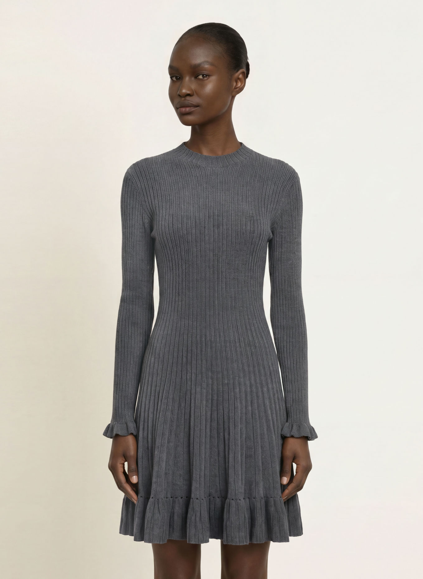 maje Strickkleid mit Volants: DUNKELGRAU