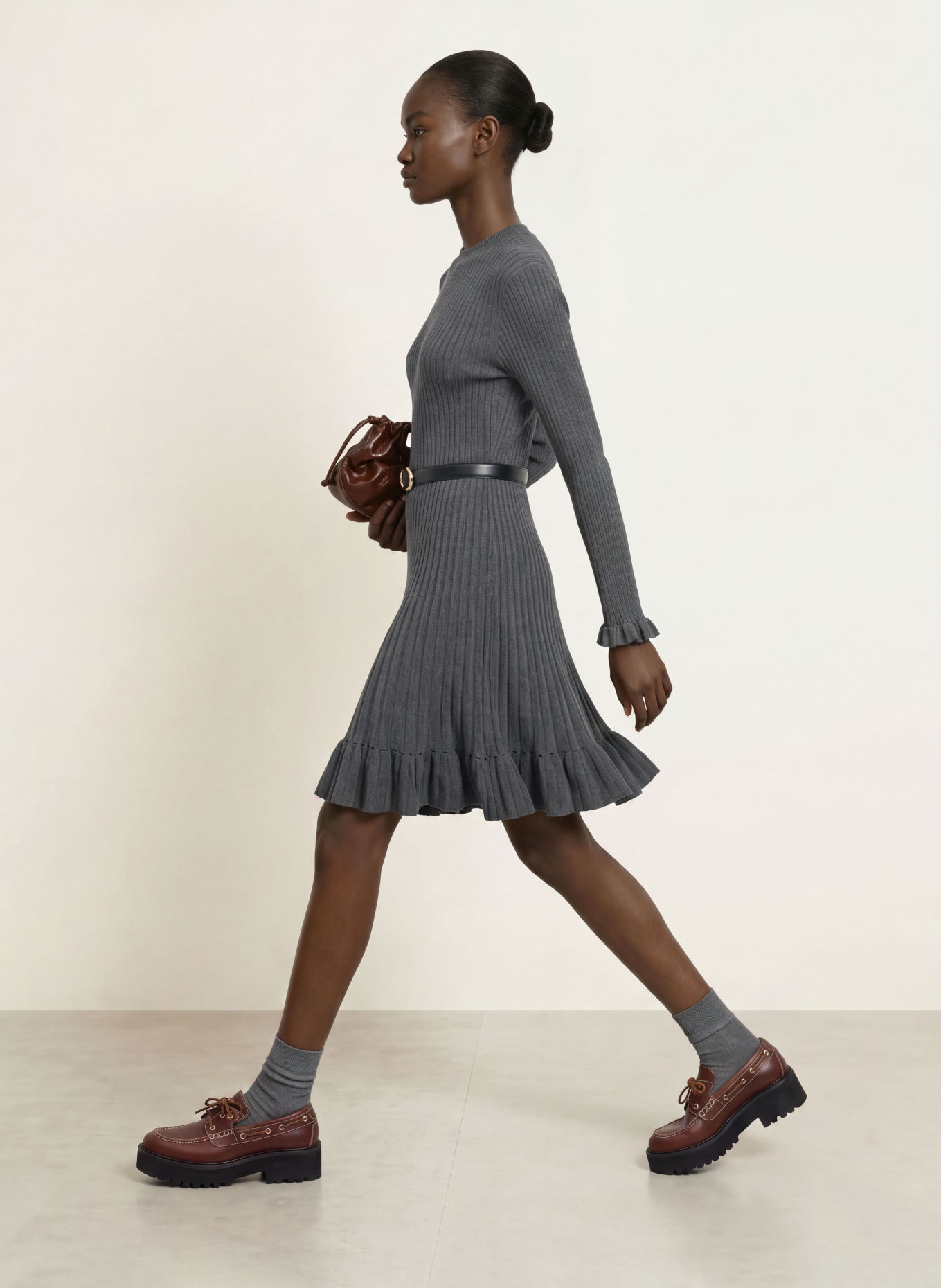 maje Strickkleid mit Volants: DUNKELGRAU