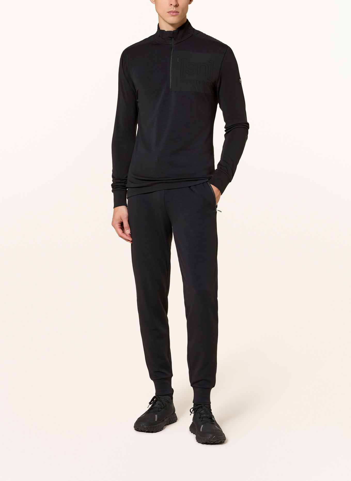 super.natural Mellanlager SHOULDER GUARD med merinoull: SVART