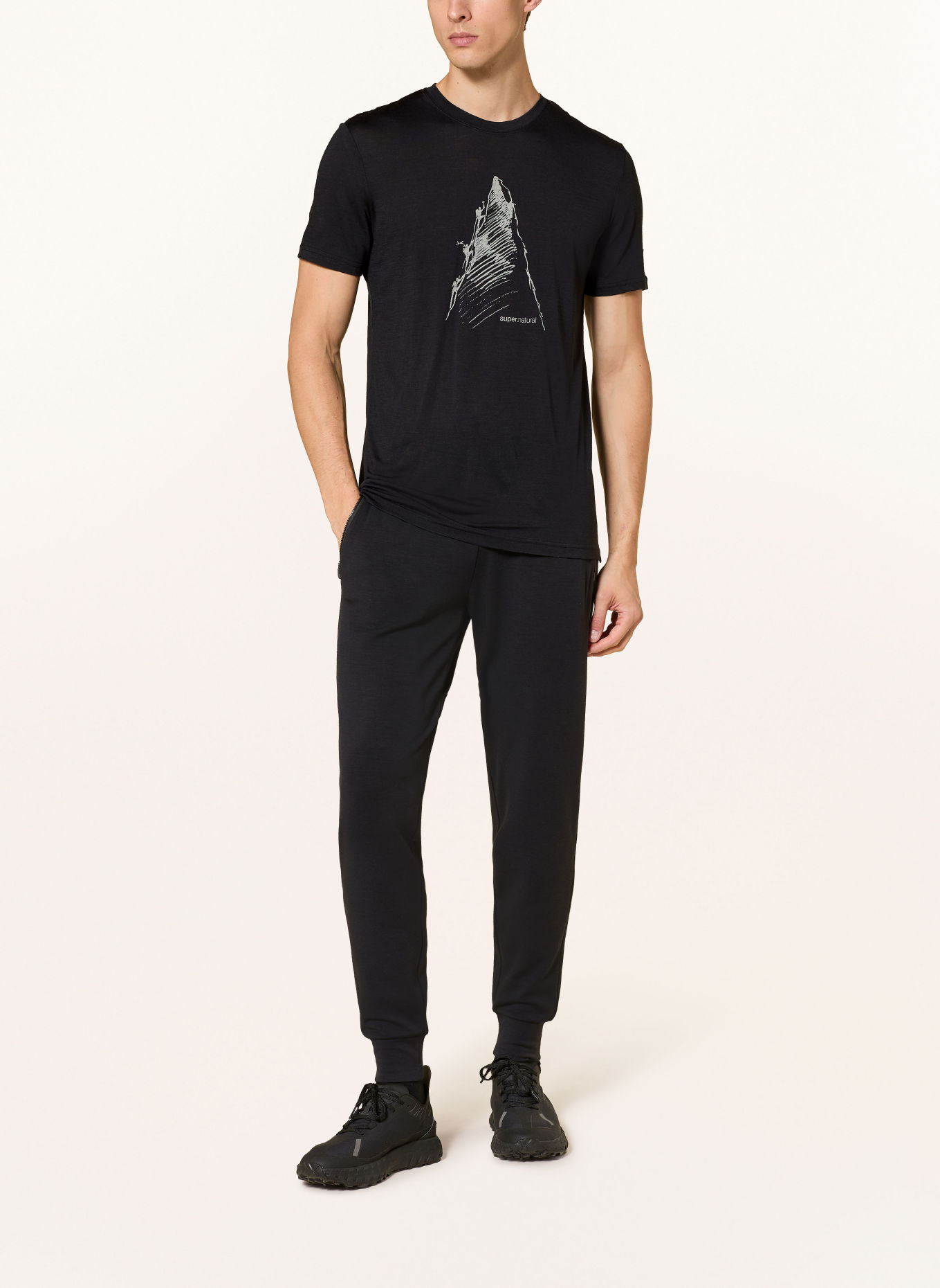 super.natural ASCENDERS Functional Shirt with Merino Wool: BLACK / GRAY