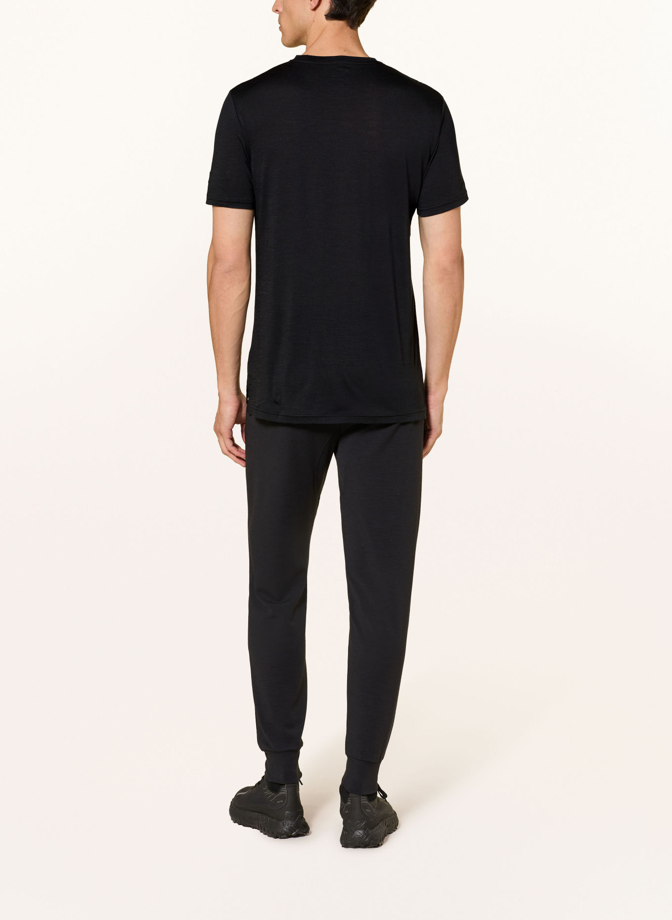 super.natural ASCENDERS Functional Shirt with Merino Wool: BLACK / GRAY
