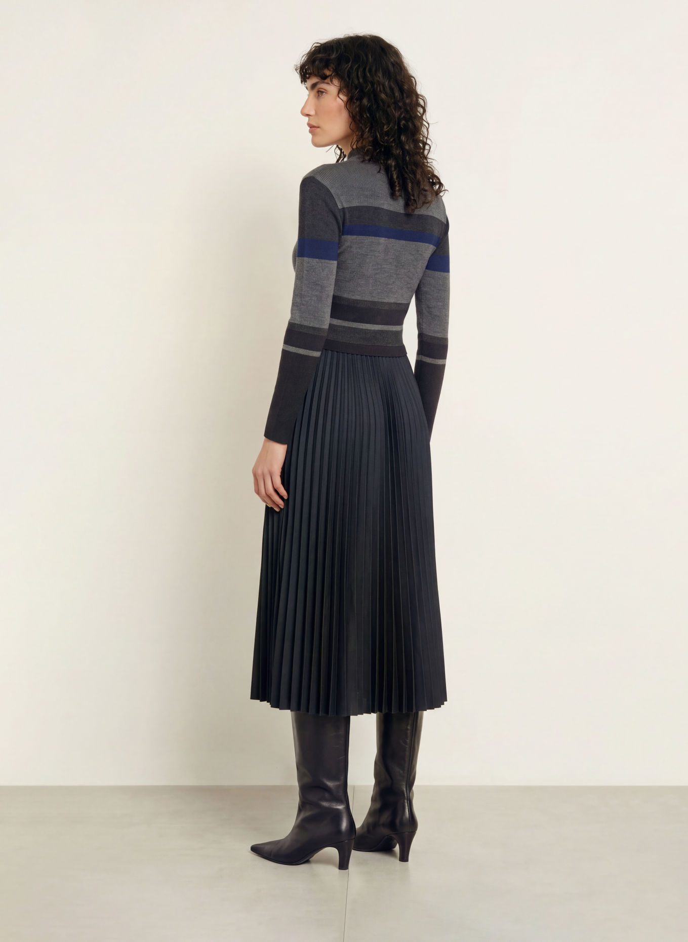 REISS Gebreide jurk CARLA in een mix van materialen met plissé: DONKERGRIJS / BLAUW / ZWART