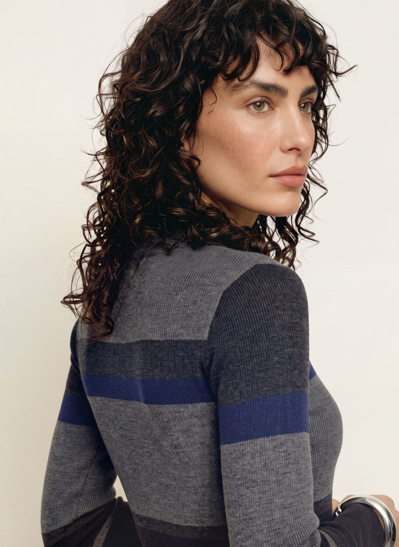 REISS Gebreide jurk CARLA in een mix van materialen met plissé: DONKERGRIJS / BLAUW / ZWART