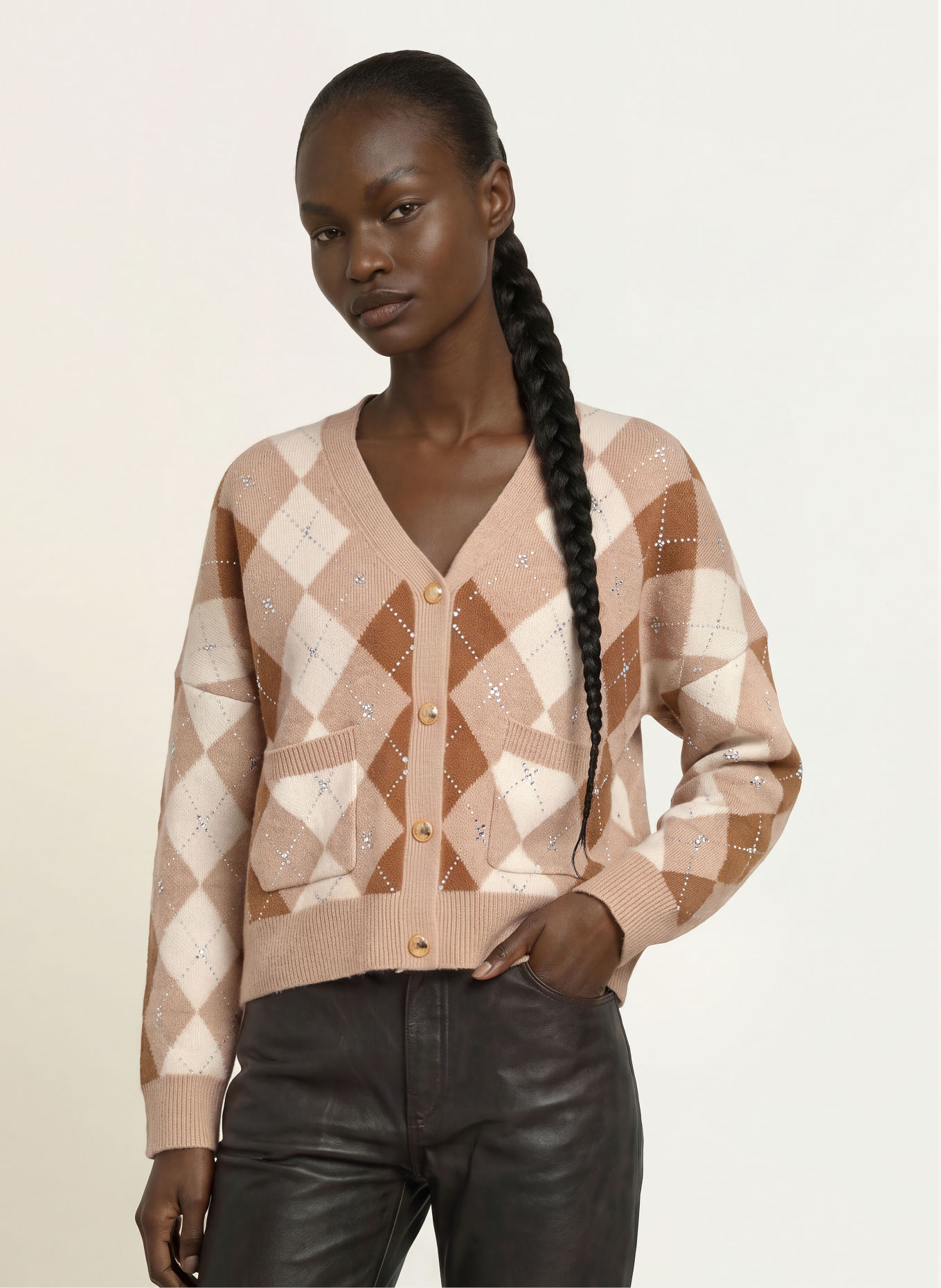 maje Strickjacke mit Schmucksteinen: BEIGE / BRAUN / CREME