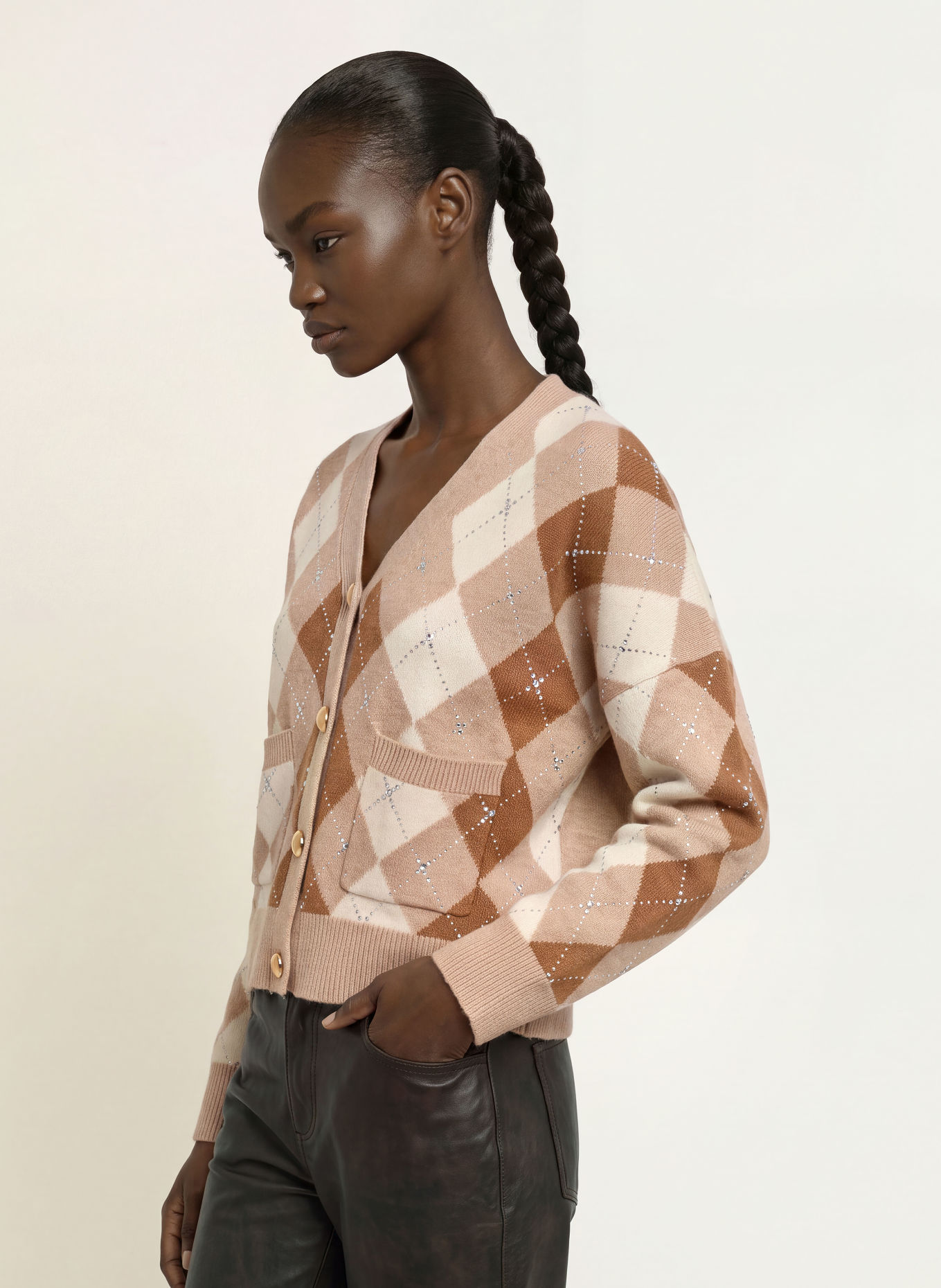 maje Strickjacke mit Schmucksteinen: BEIGE / BRAUN / CREME