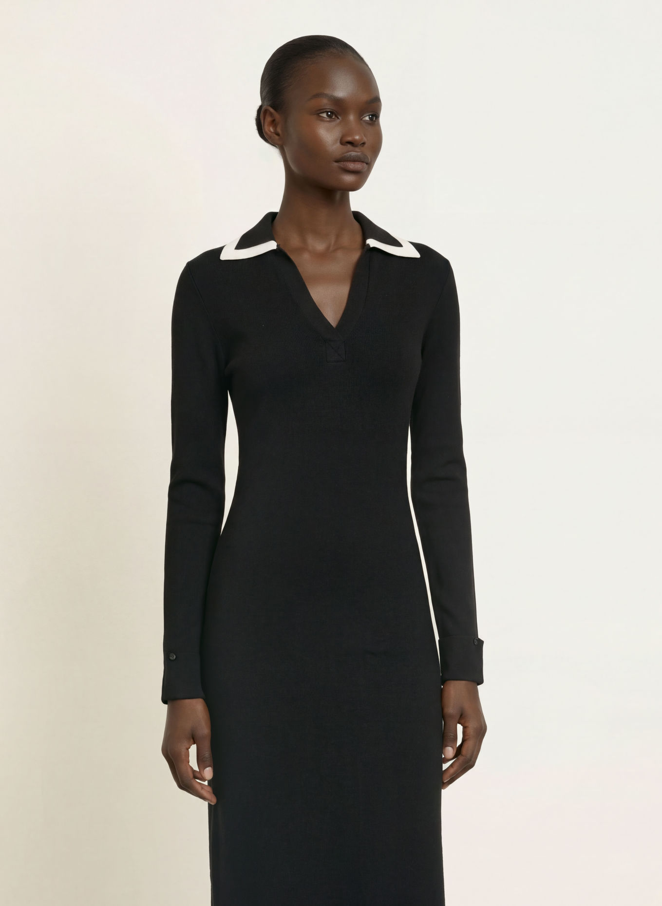 CLAUDIE PIERLOT Strickkleid: SCHWARZ / WEISS