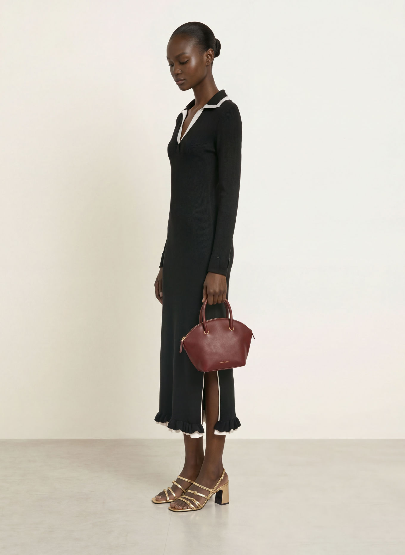 CLAUDIE PIERLOT Strickkleid: SCHWARZ / WEISS