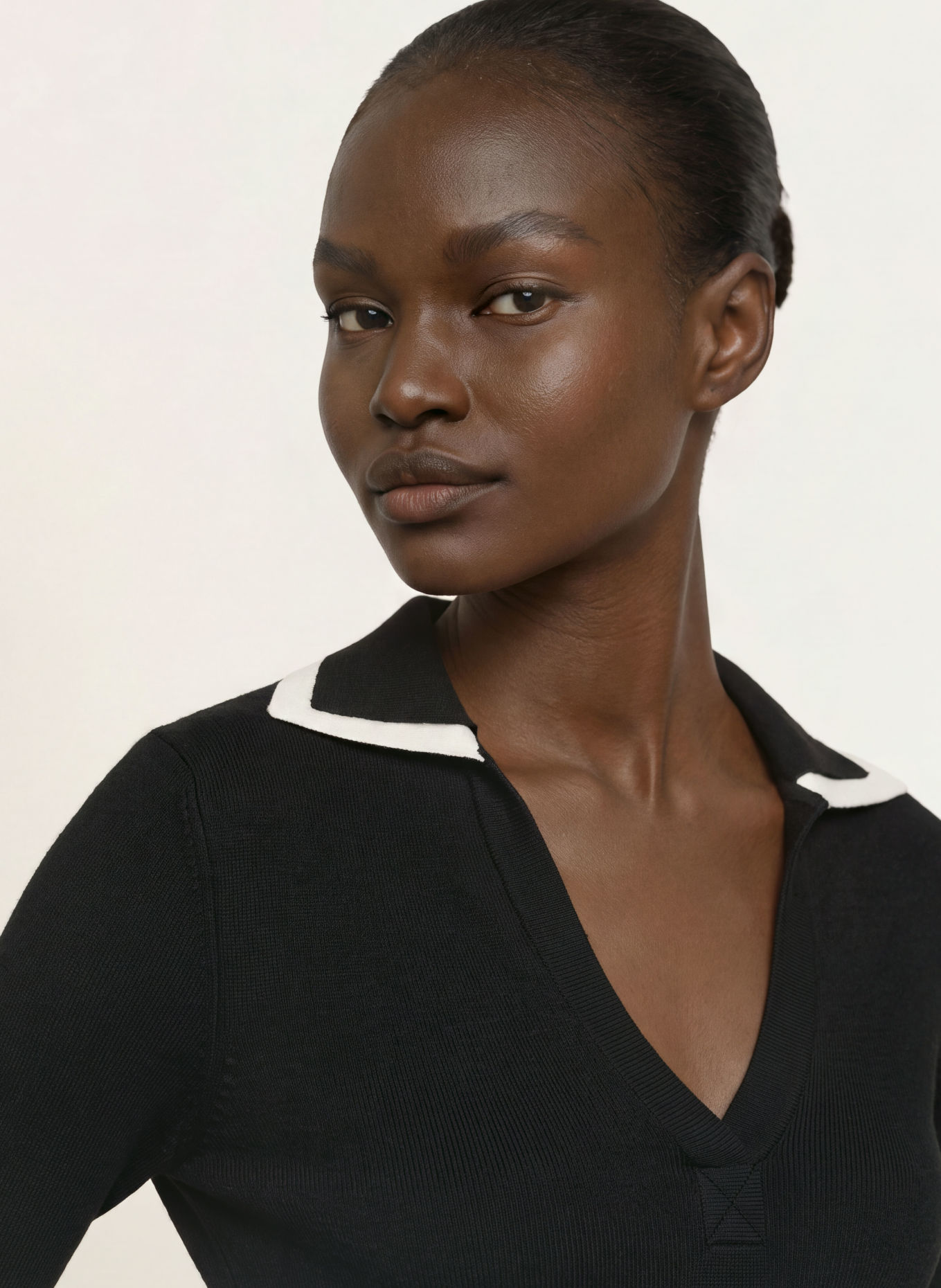 CLAUDIE PIERLOT Strickkleid: SCHWARZ / WEISS