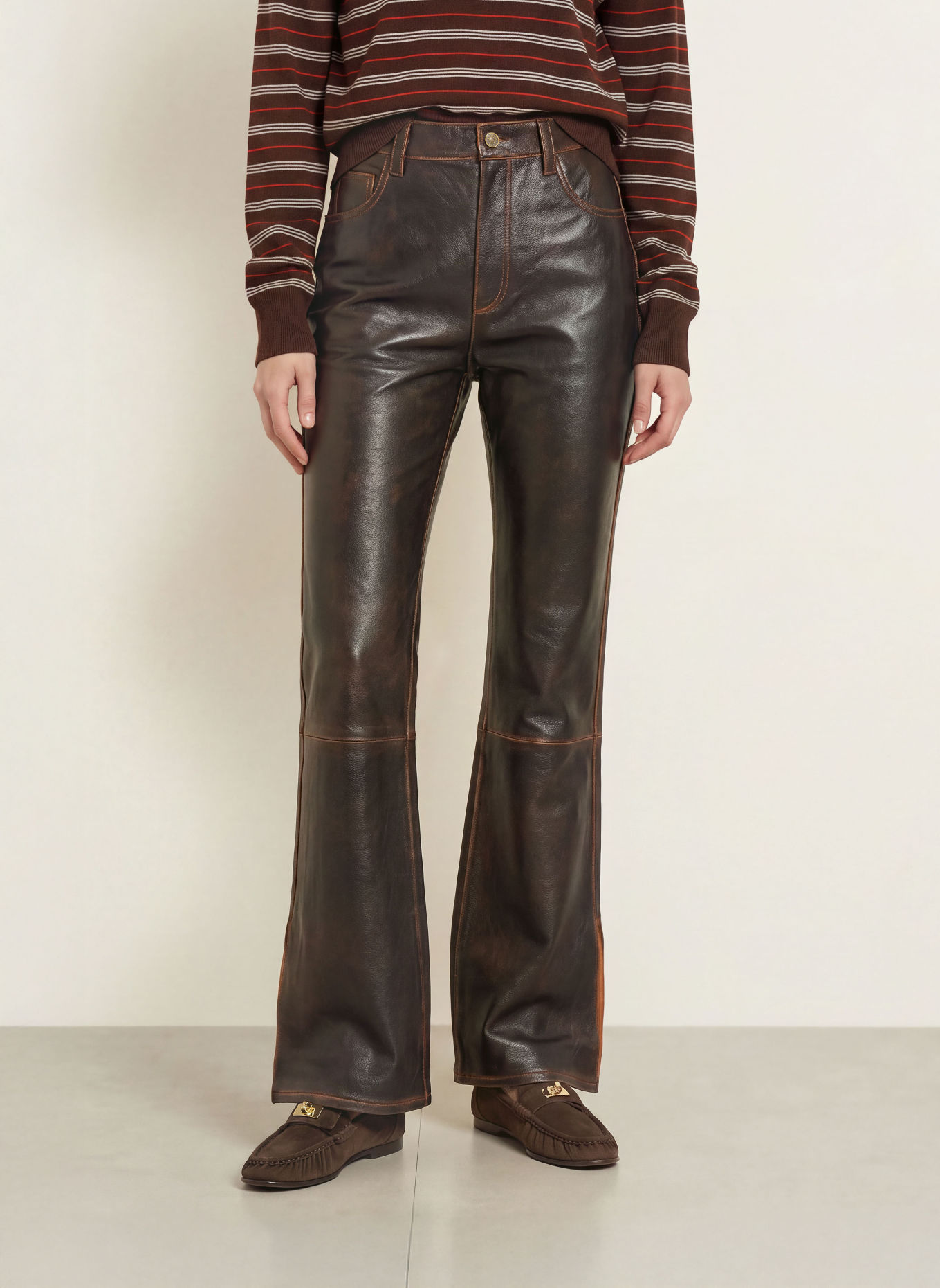 SANDRO Bootcut-Hose aus Leder: DUNKELBRAUN
