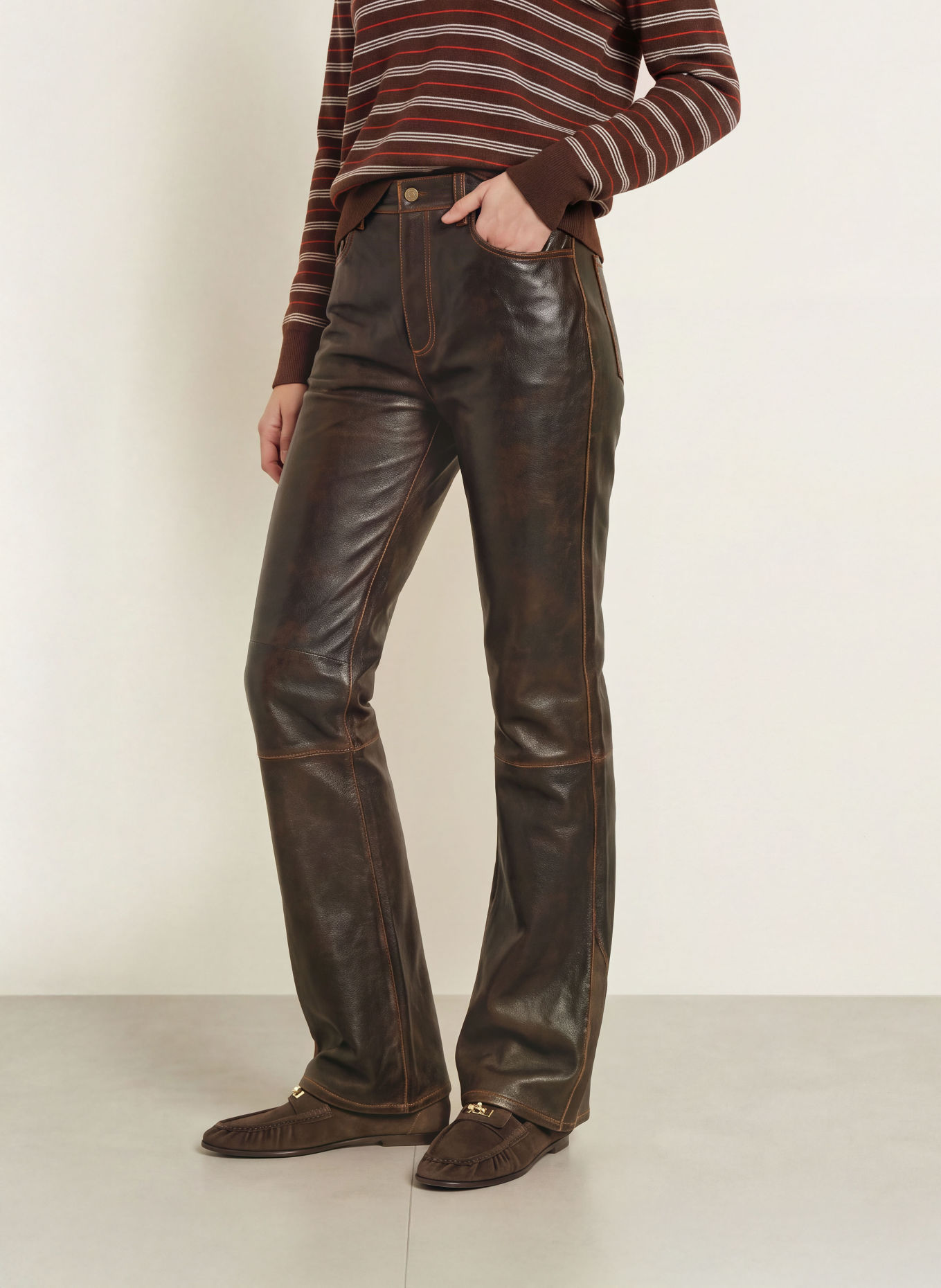 SANDRO Bootcut-Hose aus Leder: DUNKELBRAUN