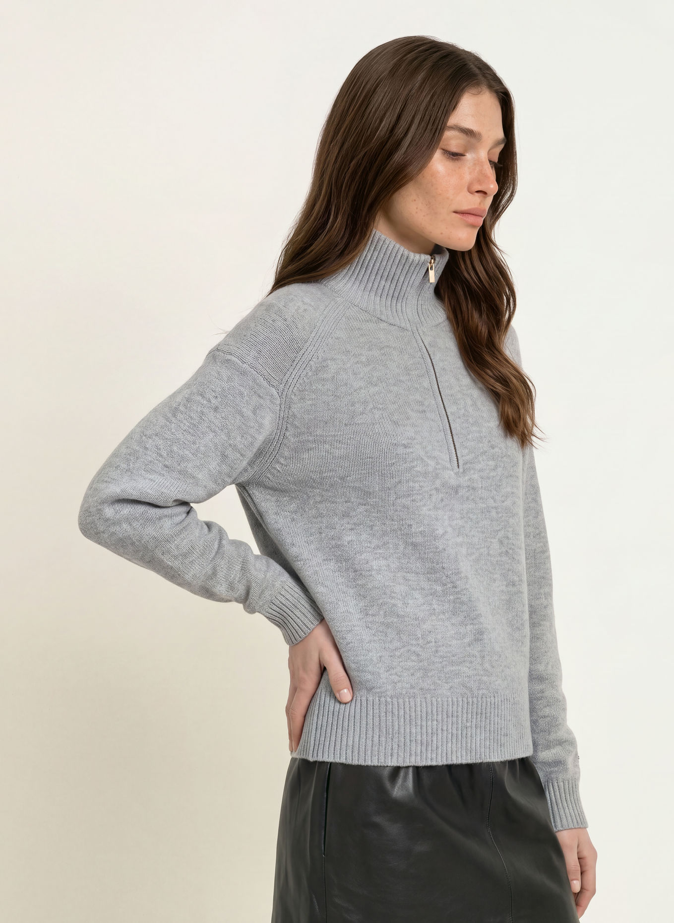 maje Sweter typu troyer: JASNOCZARY