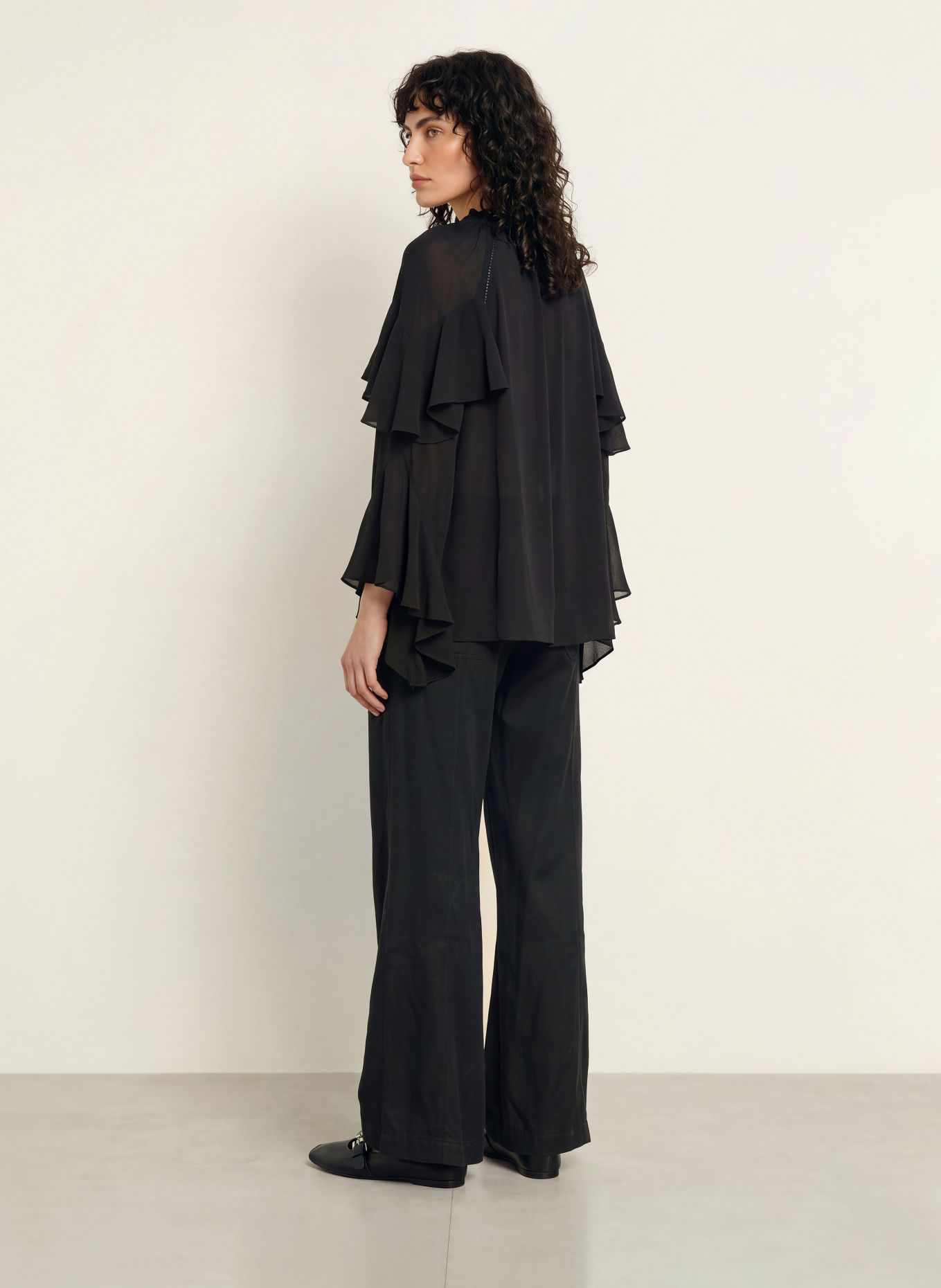 ba&sh Blusenshirt BETTY mit Volants: SCHWARZ