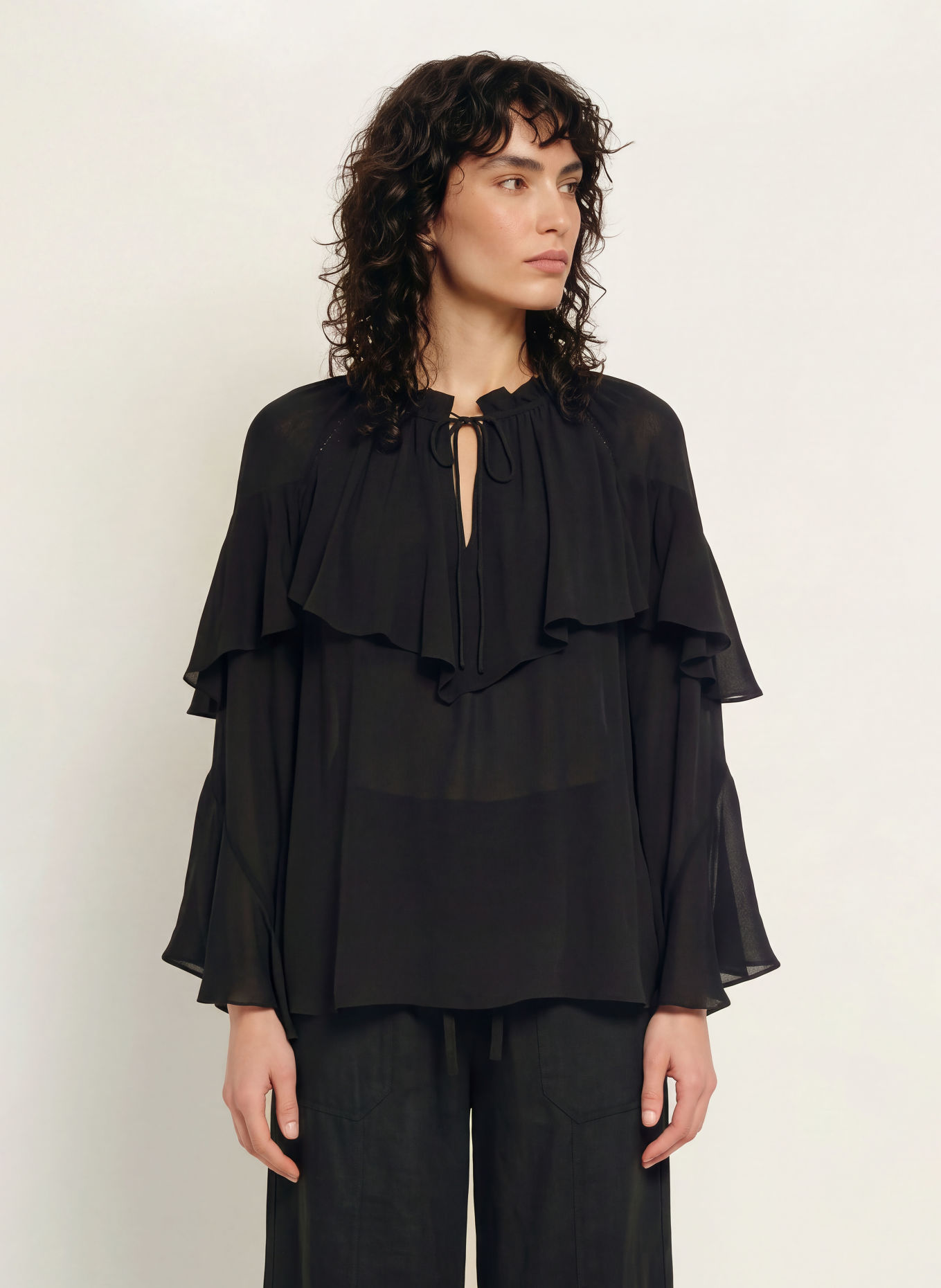 ba&sh Blusenshirt BETTY mit Volants: SCHWARZ