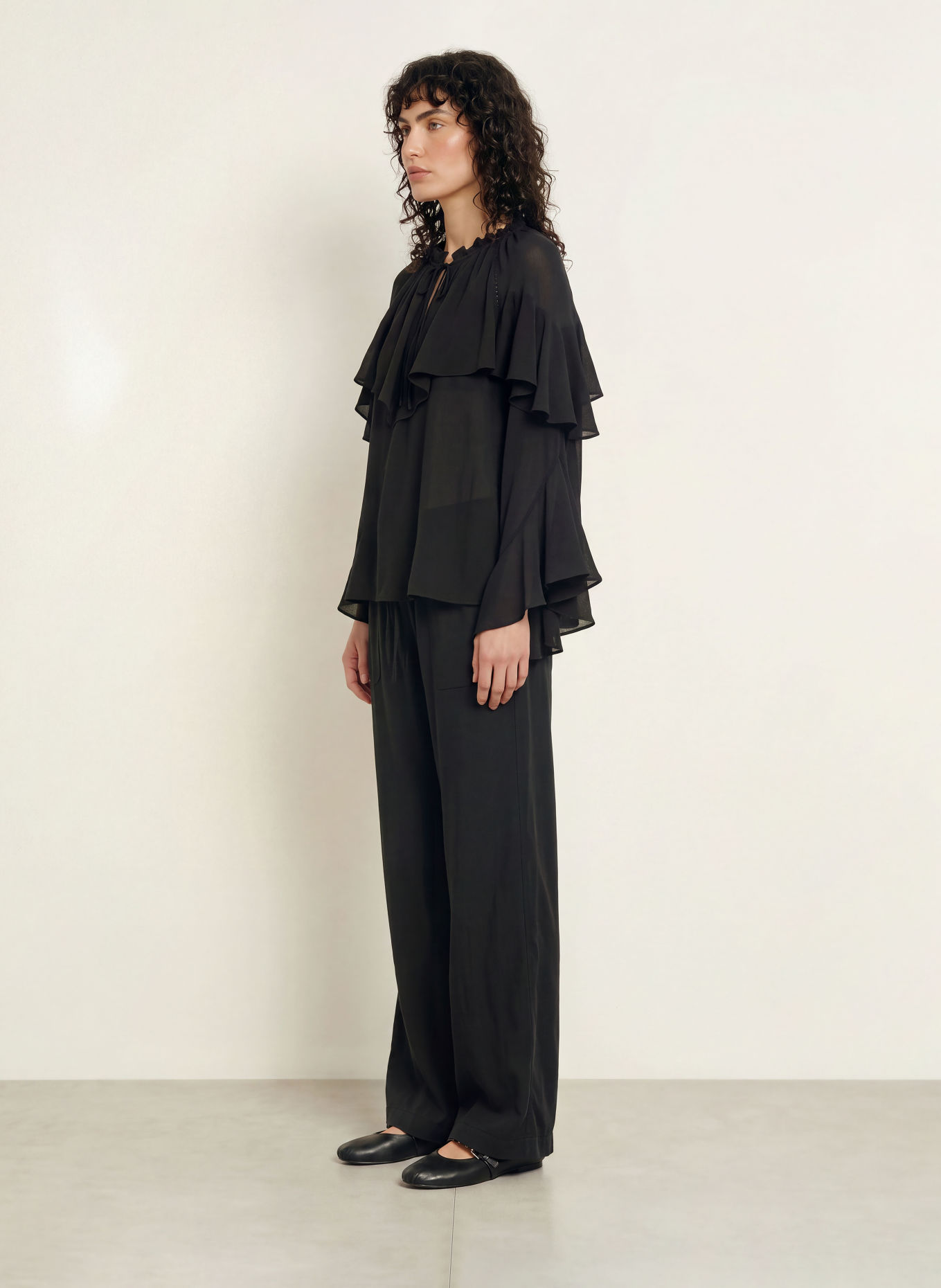 ba&sh Blusenshirt BETTY mit Volants: SCHWARZ