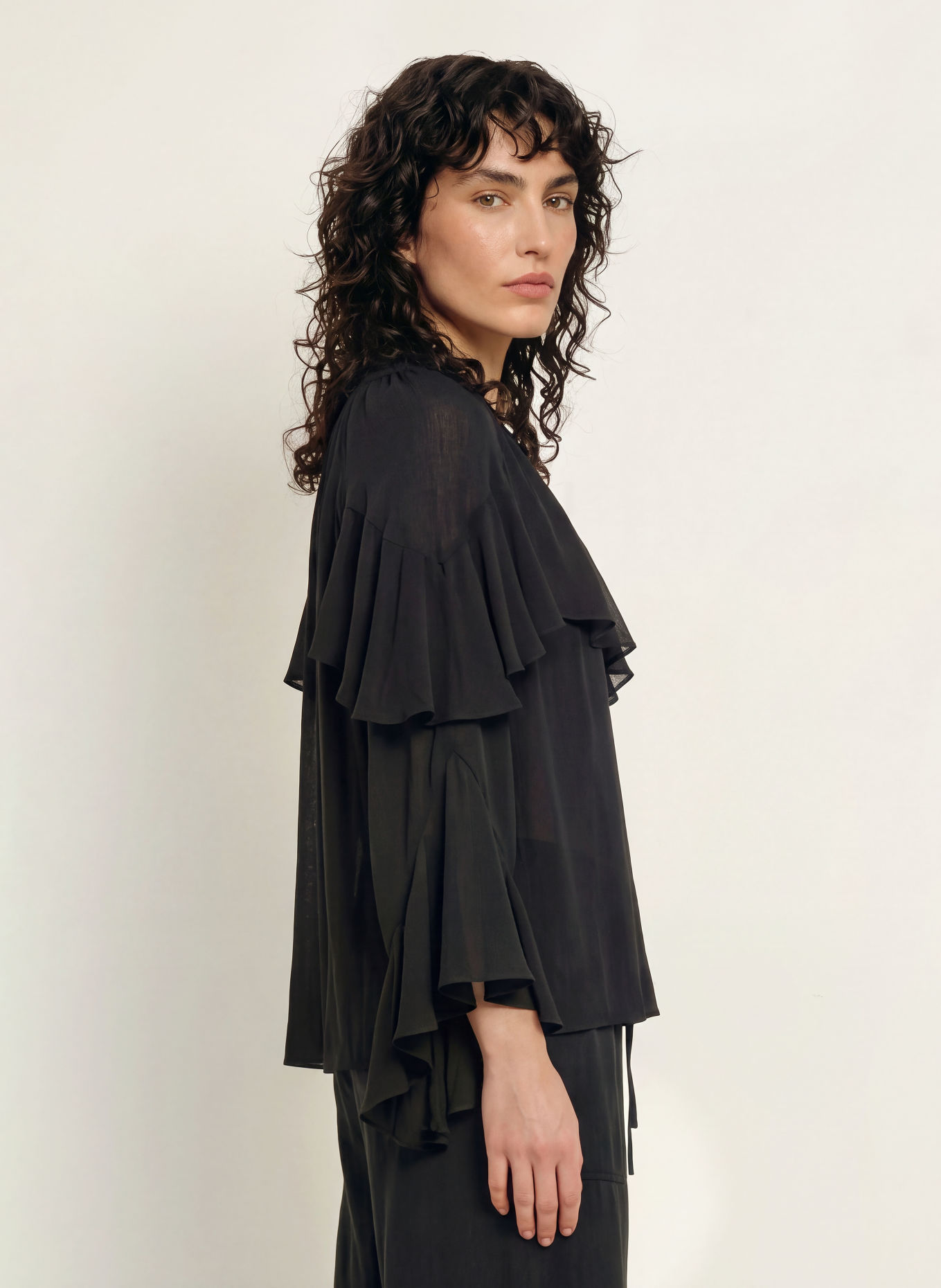 ba&sh Blusenshirt BETTY mit Volants: SCHWARZ