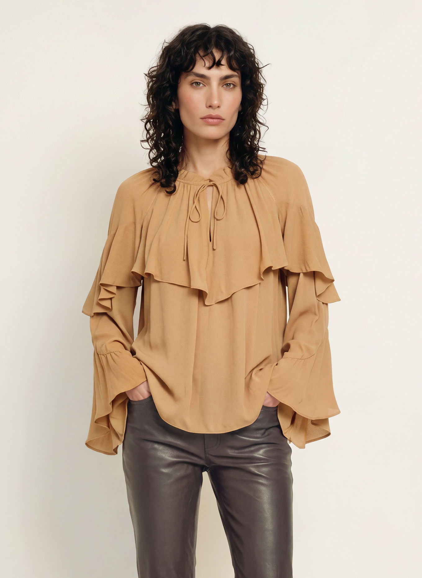 ba&sh Blusenshirt BETTY mit Volants: CAMEL