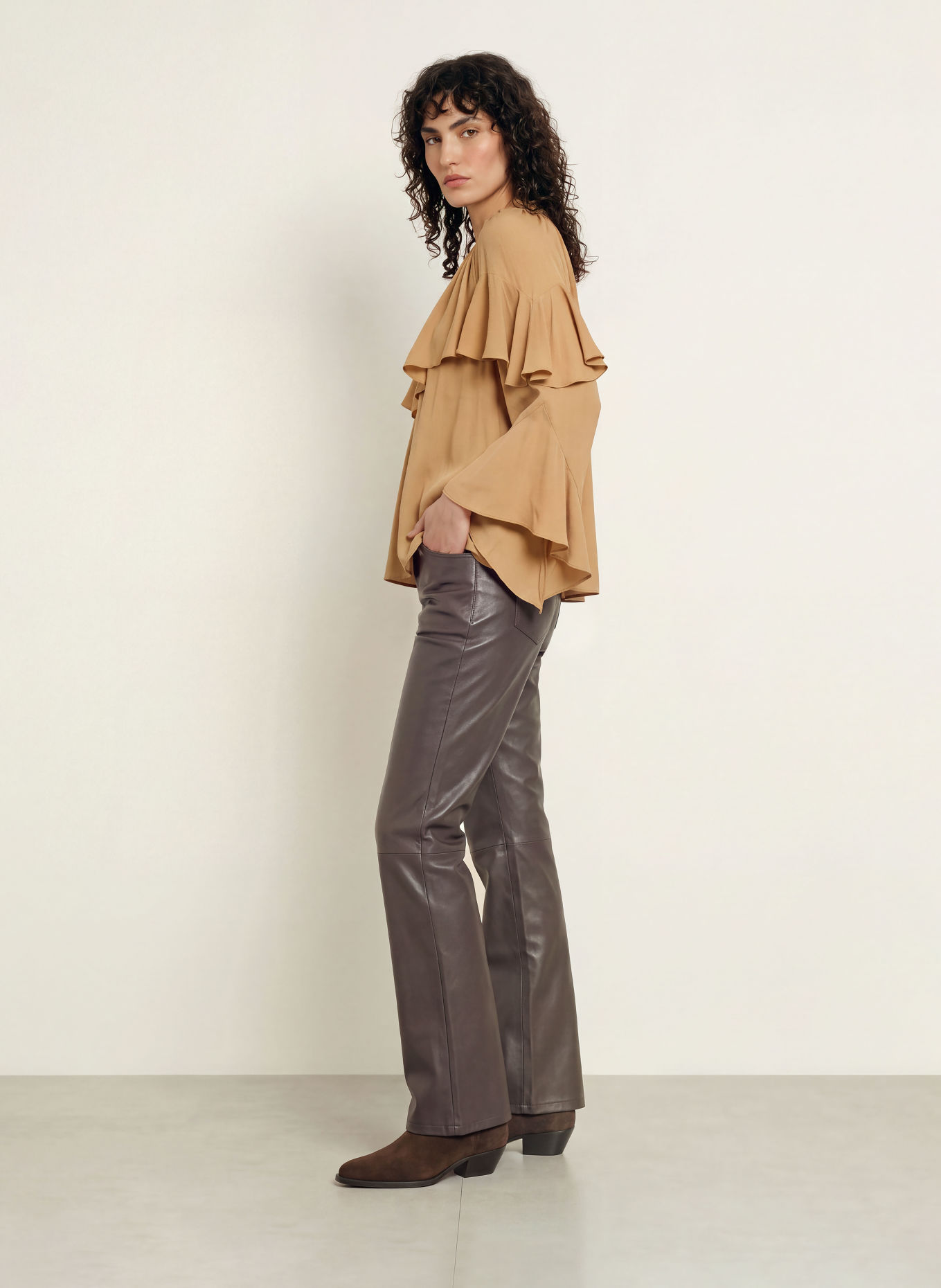 ba&sh Blusenshirt BETTY mit Volants: CAMEL
