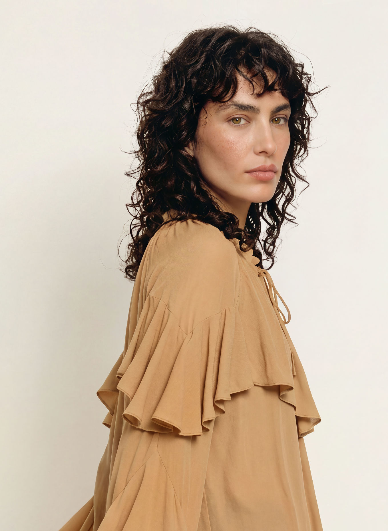 ba&sh Blusenshirt BETTY mit Volants: CAMEL